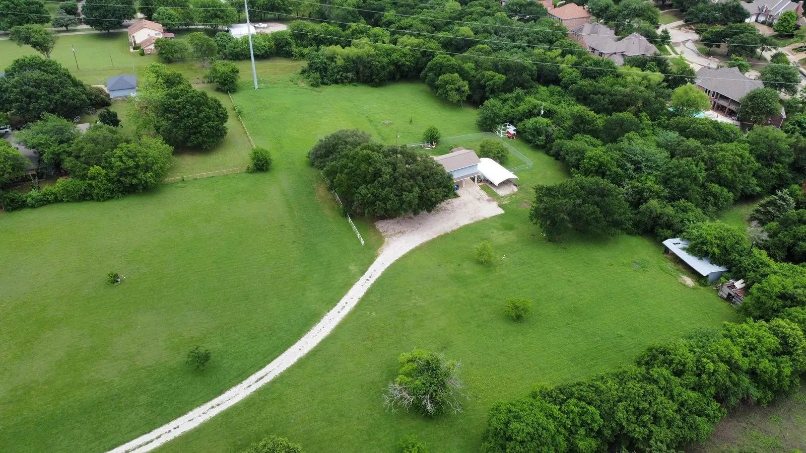 Single Family Residence For Sale in Dallas County , 5110 Miller Heights Drive, Rowlett, Texas 75088, 4 Bedroom, 3 Bathroom, Garage spaces, 3,525 Sqft, built in 1959, mls#21297249, Real Estate Agent in Rowlett, Homes For Sale in Dallas county, Homes For Sale in Rowlett, Realtor in Rowlett Texas, Real Estate Brokerage Independent Realty Texas, Luminita Cordes Realtor