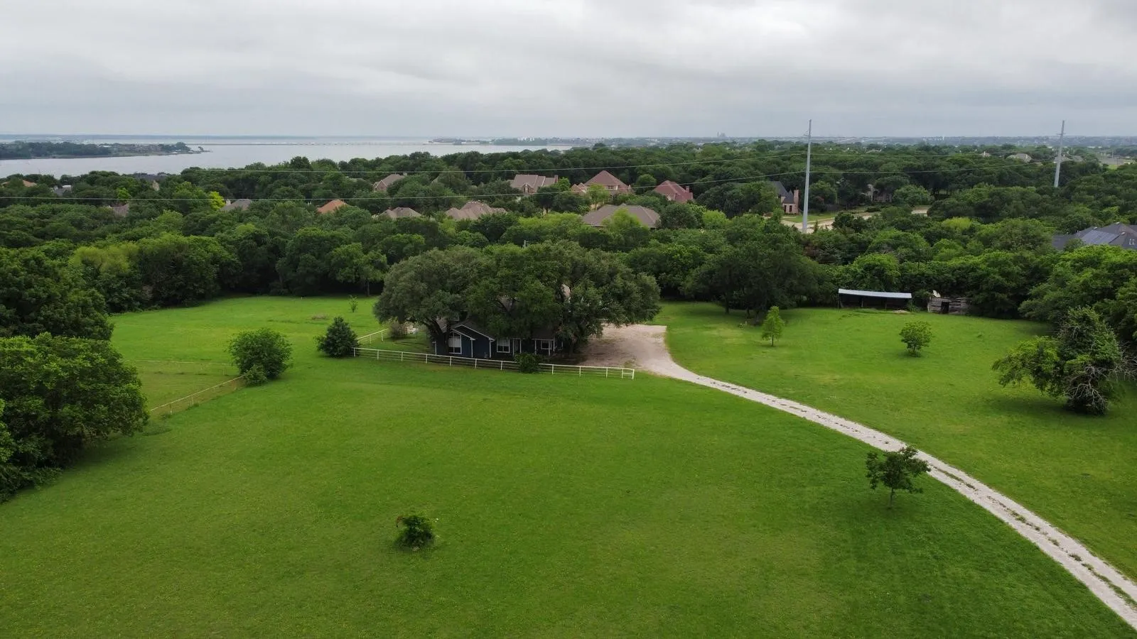 Single Family Residence For Sale in Dallas County , 5110 Miller Heights Drive, Rowlett, Texas 75088, 4 Bedroom, 3 Bathroom, Garage spaces, 3,525 Sqft, built in 1959, mls#21297249, Real Estate Agent in Rowlett, Homes For Sale in Dallas county, Homes For Sale in Rowlett, Realtor in Rowlett Texas, Real Estate Brokerage Independent Realty Texas, Luminita Cordes Realtor