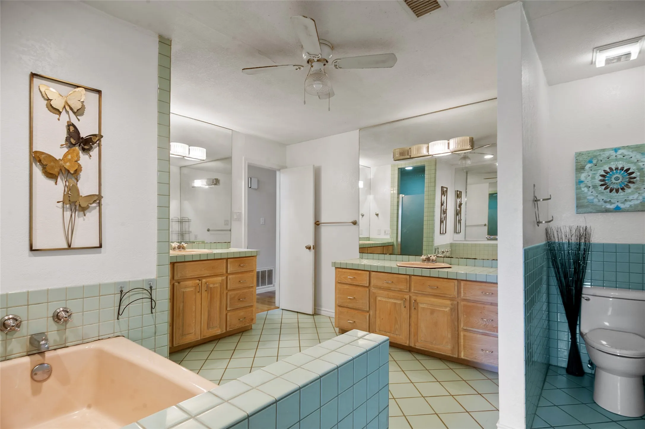 Single Family Residence For Sale in Dallas County , 5110 Miller Heights Drive, Rowlett, Texas 75088, 4 Bedroom, 3 Bathroom, Garage spaces, 3,525 Sqft, built in 1959, mls#21297249, Real Estate Agent in Rowlett, Homes For Sale in Dallas county, Homes For Sale in Rowlett, Realtor in Rowlett Texas, Real Estate Brokerage Independent Realty Texas, Luminita Cordes Realtor