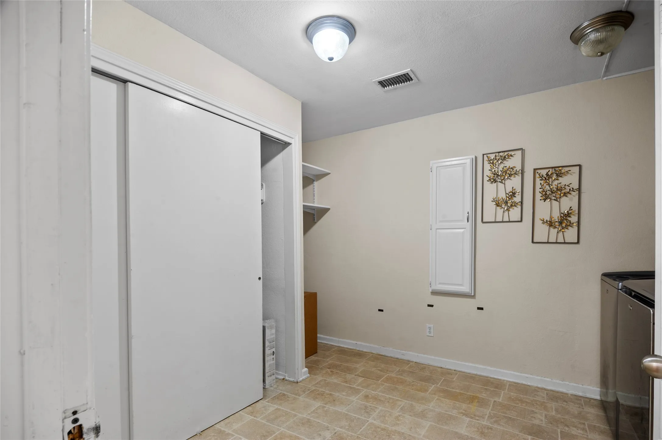 Single Family Residence For Sale in Dallas County , 5110 Miller Heights Drive, Rowlett, Texas 75088, 4 Bedroom, 3 Bathroom, Garage spaces, 3,525 Sqft, built in 1959, mls#21297249, Real Estate Agent in Rowlett, Homes For Sale in Dallas county, Homes For Sale in Rowlett, Realtor in Rowlett Texas, Real Estate Brokerage Independent Realty Texas, Luminita Cordes Realtor