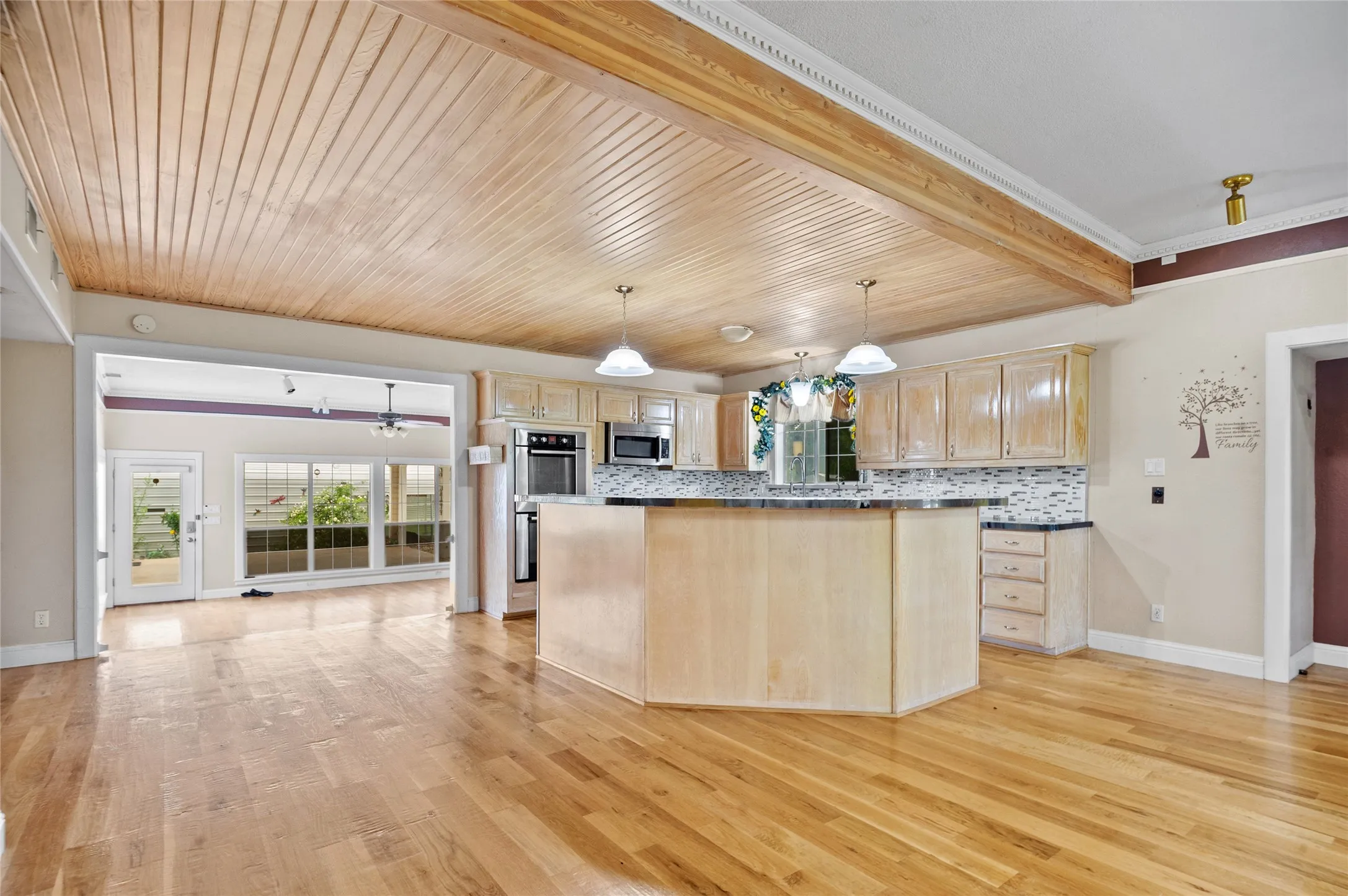 Single Family Residence For Sale in Dallas County , 5110 Miller Heights Drive, Rowlett, Texas 75088, 4 Bedroom, 3 Bathroom, Garage spaces, 3,525 Sqft, built in 1959, mls#21297249, Real Estate Agent in Rowlett, Homes For Sale in Dallas county, Homes For Sale in Rowlett, Realtor in Rowlett Texas, Real Estate Brokerage Independent Realty Texas, Luminita Cordes Realtor