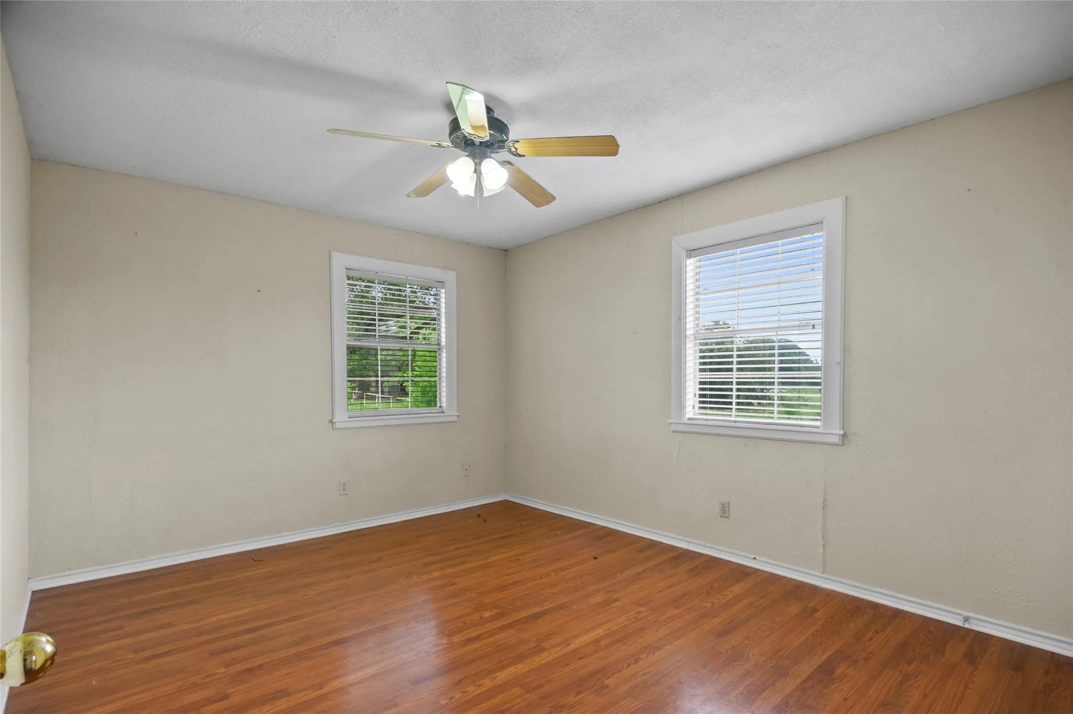 Single Family Residence For Sale in Dallas County , 5110 Miller Heights Drive, Rowlett, Texas 75088, 4 Bedroom, 3 Bathroom, Garage spaces, 3,525 Sqft, built in 1959, mls#21297249, Real Estate Agent in Rowlett, Homes For Sale in Dallas county, Homes For Sale in Rowlett, Realtor in Rowlett Texas, Real Estate Brokerage Independent Realty Texas, Luminita Cordes Realtor