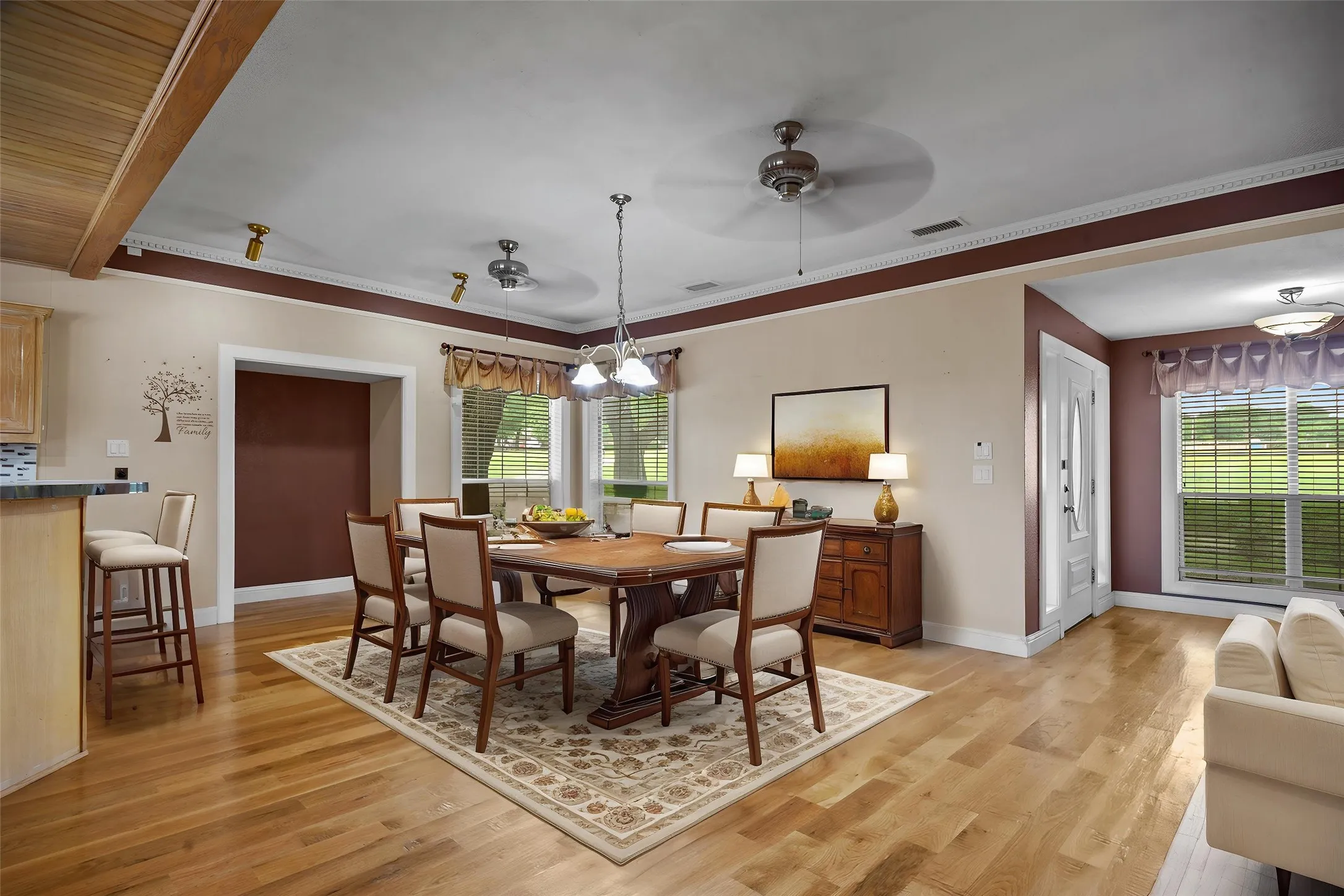 Single Family Residence For Sale in Dallas County , 5110 Miller Heights Drive, Rowlett, Texas 75088, 4 Bedroom, 3 Bathroom, Garage spaces, 3,525 Sqft, built in 1959, mls#21297249, Real Estate Agent in Rowlett, Homes For Sale in Dallas county, Homes For Sale in Rowlett, Realtor in Rowlett Texas, Real Estate Brokerage Independent Realty Texas, Luminita Cordes Realtor