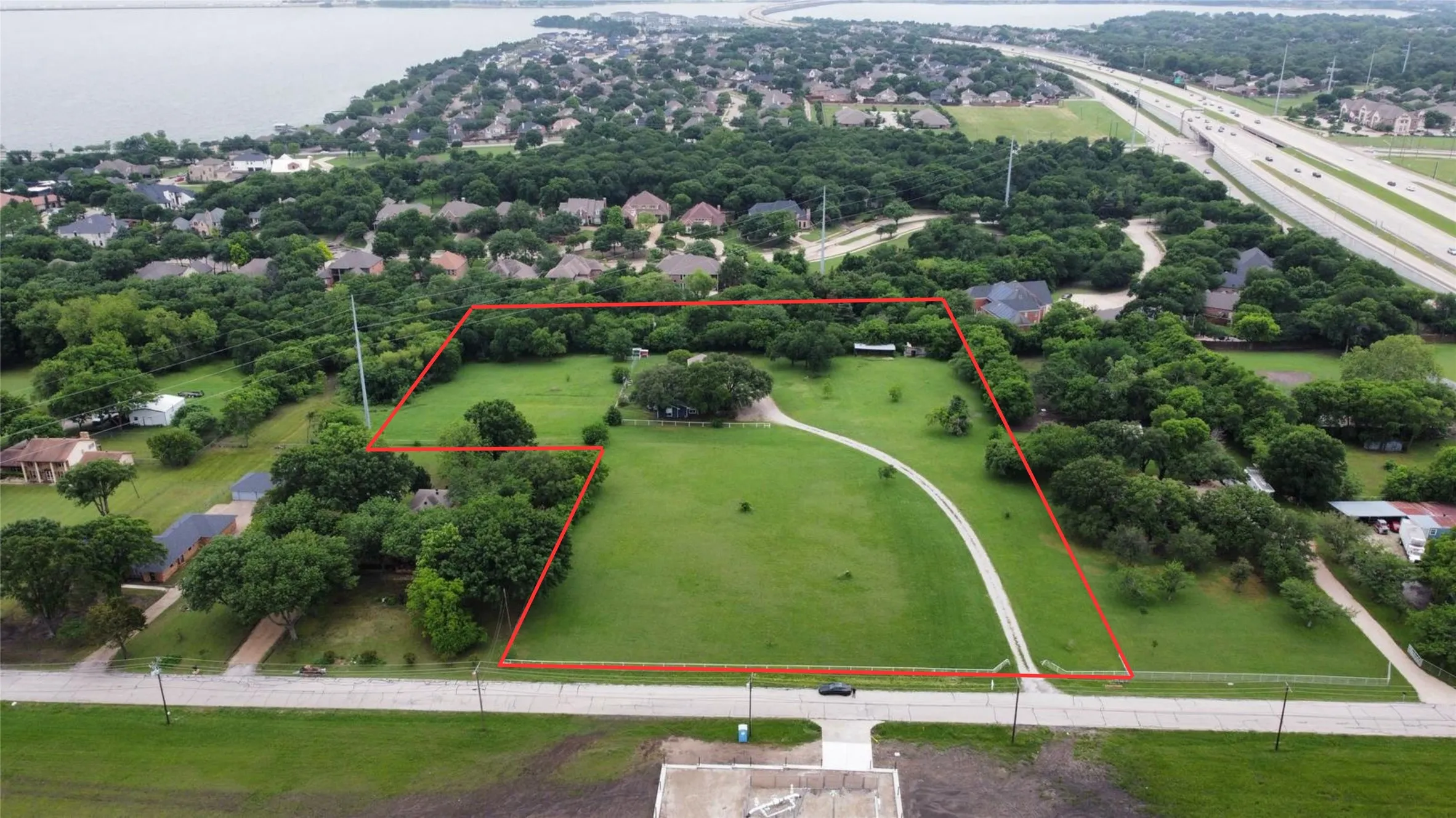 Single Family Residence For Sale in Dallas County , 5110 Miller Heights Drive, Rowlett, Texas 75088, 4 Bedroom, 3 Bathroom, Garage spaces, 3,525 Sqft, built in 1959, mls#21297249, Real Estate Agent in Rowlett, Homes For Sale in Dallas county, Homes For Sale in Rowlett, Realtor in Rowlett Texas, Real Estate Brokerage Independent Realty Texas, Luminita Cordes Realtor