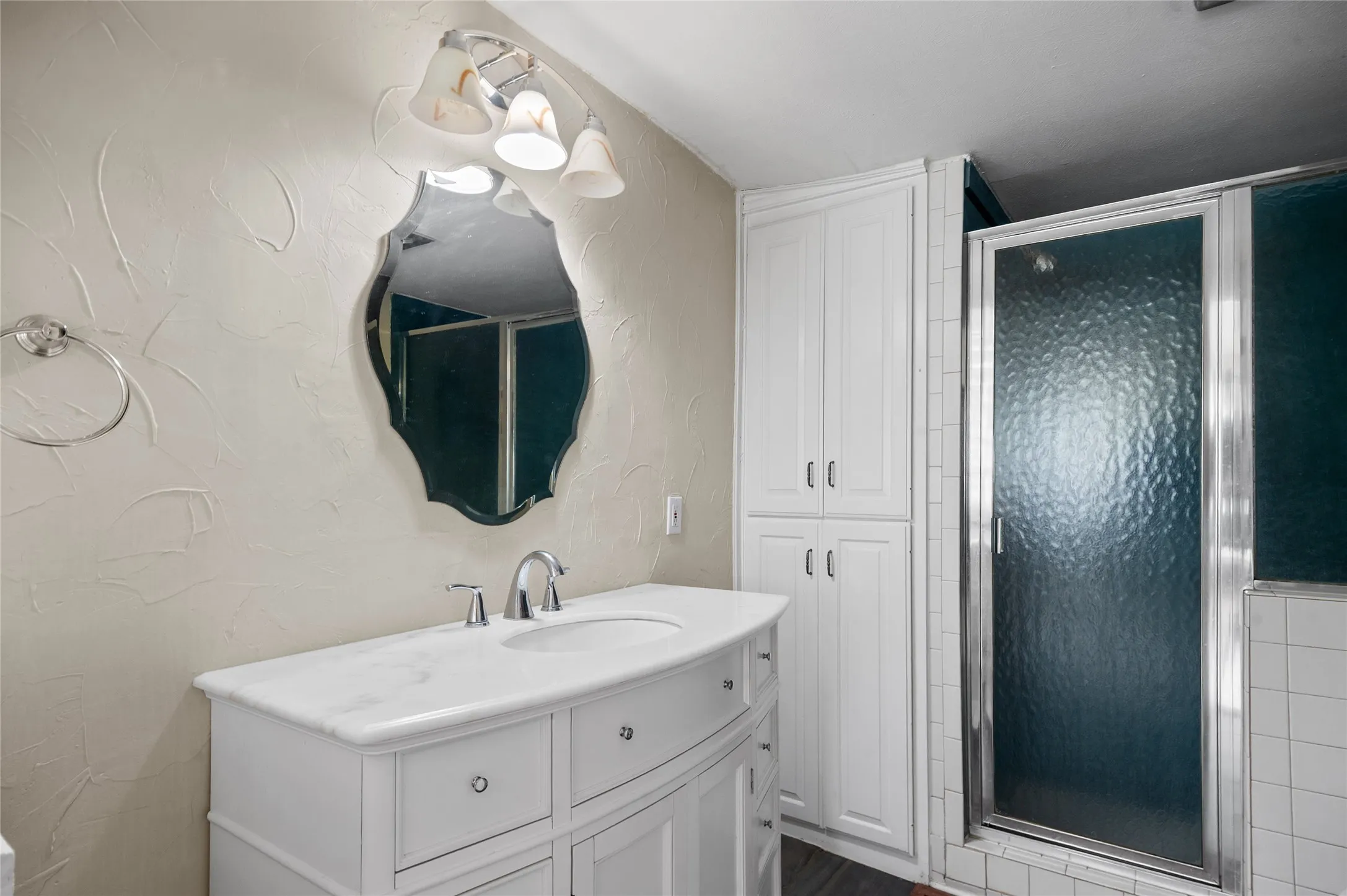 Single Family Residence For Sale in Dallas County , 5110 Miller Heights Drive, Rowlett, Texas 75088, 4 Bedroom, 3 Bathroom, Garage spaces, 3,525 Sqft, built in 1959, mls#21297249, Real Estate Agent in Rowlett, Homes For Sale in Dallas county, Homes For Sale in Rowlett, Realtor in Rowlett Texas, Real Estate Brokerage Independent Realty Texas, Luminita Cordes Realtor