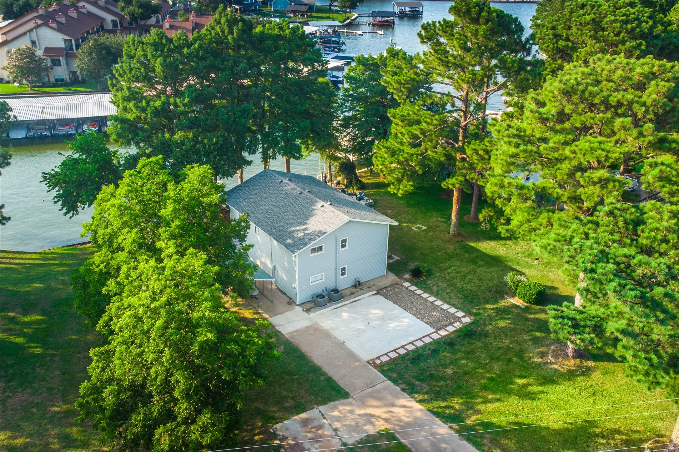 Single Family Residence For Sale in Henderson County , 2100 Mason Lane, Tool, Texas 75143, 4 Bedroom, 3 Bathroom, Garage spaces, 2,136 Sqft, built in 1969, mls#21296802, Real Estate Agent in Tool, Homes For Sale in Henderson county, Homes For Sale in Tool, Realtor in Tool Texas, Real Estate Brokerage Independent Realty Texas, Luminita Cordes Realtor