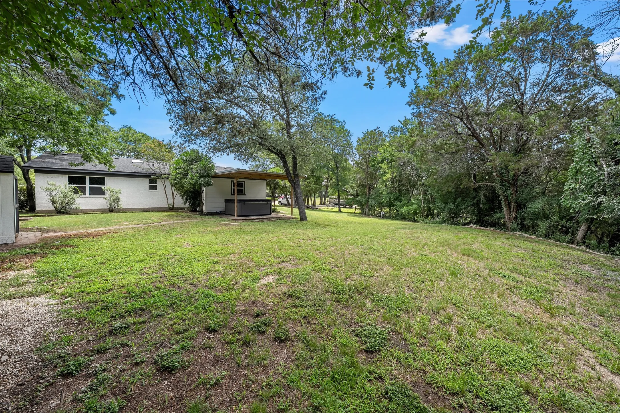 Single Family Residence For Sale in Mc Lennan County , 139 Cresthill Circle, Valley Mills, Texas 76689, 3 Bedroom, 2 Bathroom, Garage spaces, 1,260 Sqft, built in 1985, mls#21296171, Real Estate Agent in Valley Mills, Homes For Sale in Mc Lennan county, Homes For Sale in Valley Mills, Realtor in Valley Mills Texas, Real Estate Brokerage Independent Realty Texas, Luminita Cordes Realtor