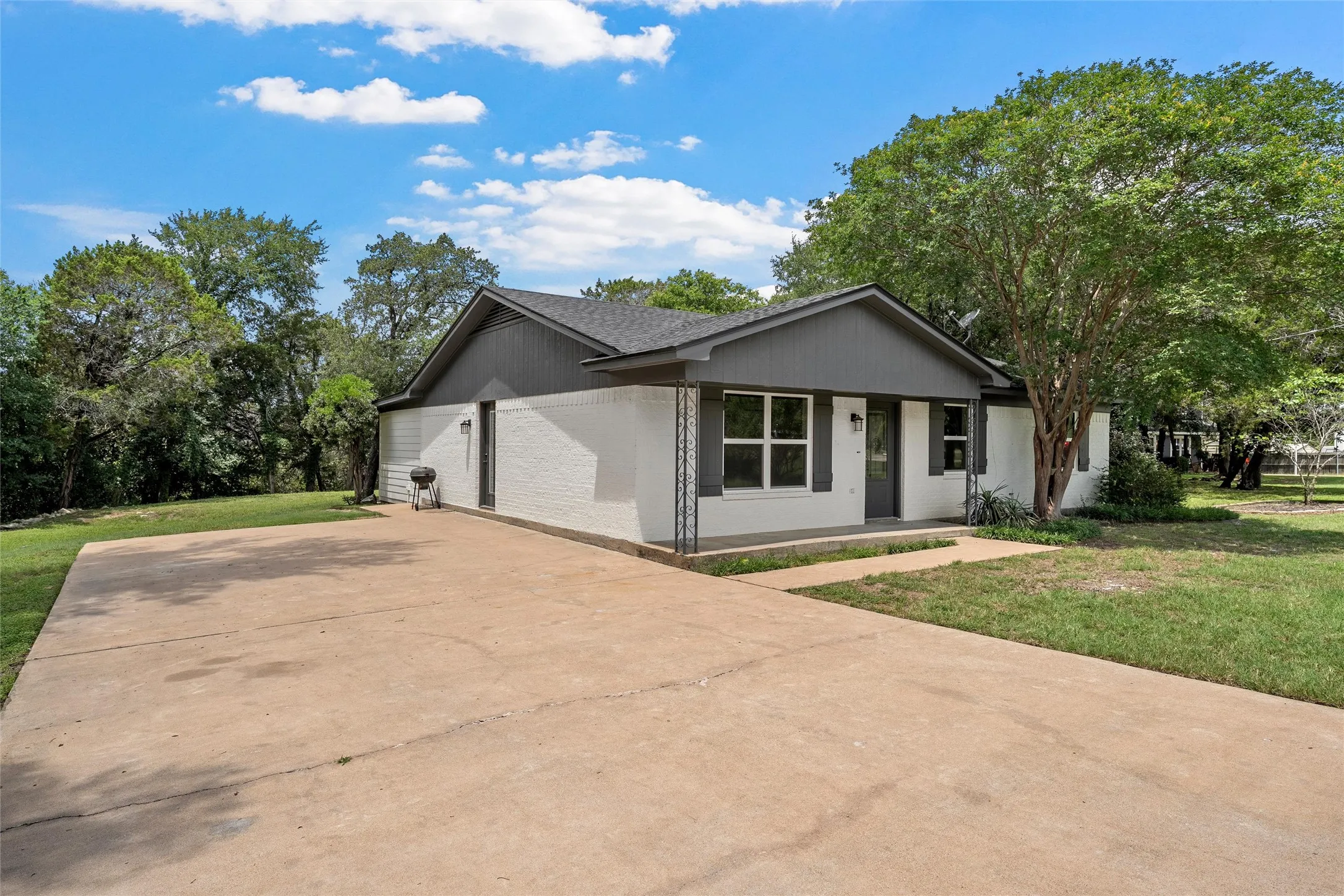 Single Family Residence For Sale in Mc Lennan County , 139 Cresthill Circle, Valley Mills, Texas 76689, 3 Bedroom, 2 Bathroom, Garage spaces, 1,260 Sqft, built in 1985, mls#21296171, Real Estate Agent in Valley Mills, Homes For Sale in Mc Lennan county, Homes For Sale in Valley Mills, Realtor in Valley Mills Texas, Real Estate Brokerage Independent Realty Texas, Luminita Cordes Realtor