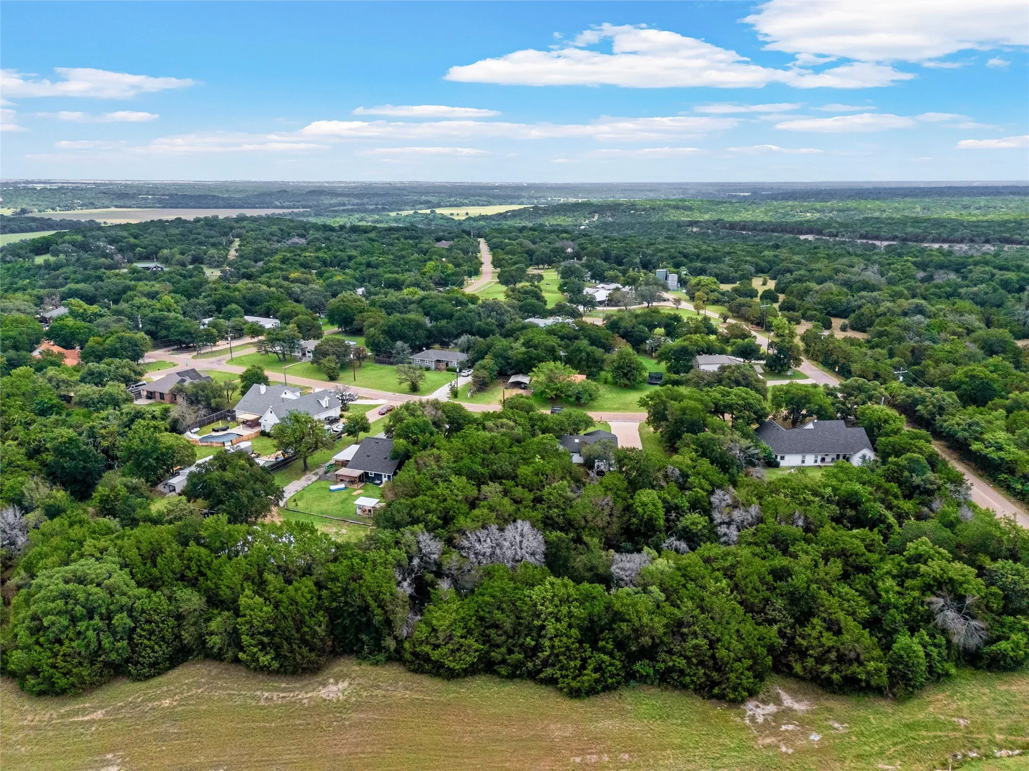 Single Family Residence For Sale in Mc Lennan County , 139 Cresthill Circle, Valley Mills, Texas 76689, 3 Bedroom, 2 Bathroom, Garage spaces, 1,260 Sqft, built in 1985, mls#21296171, Real Estate Agent in Valley Mills, Homes For Sale in Mc Lennan county, Homes For Sale in Valley Mills, Realtor in Valley Mills Texas, Real Estate Brokerage Independent Realty Texas, Luminita Cordes Realtor