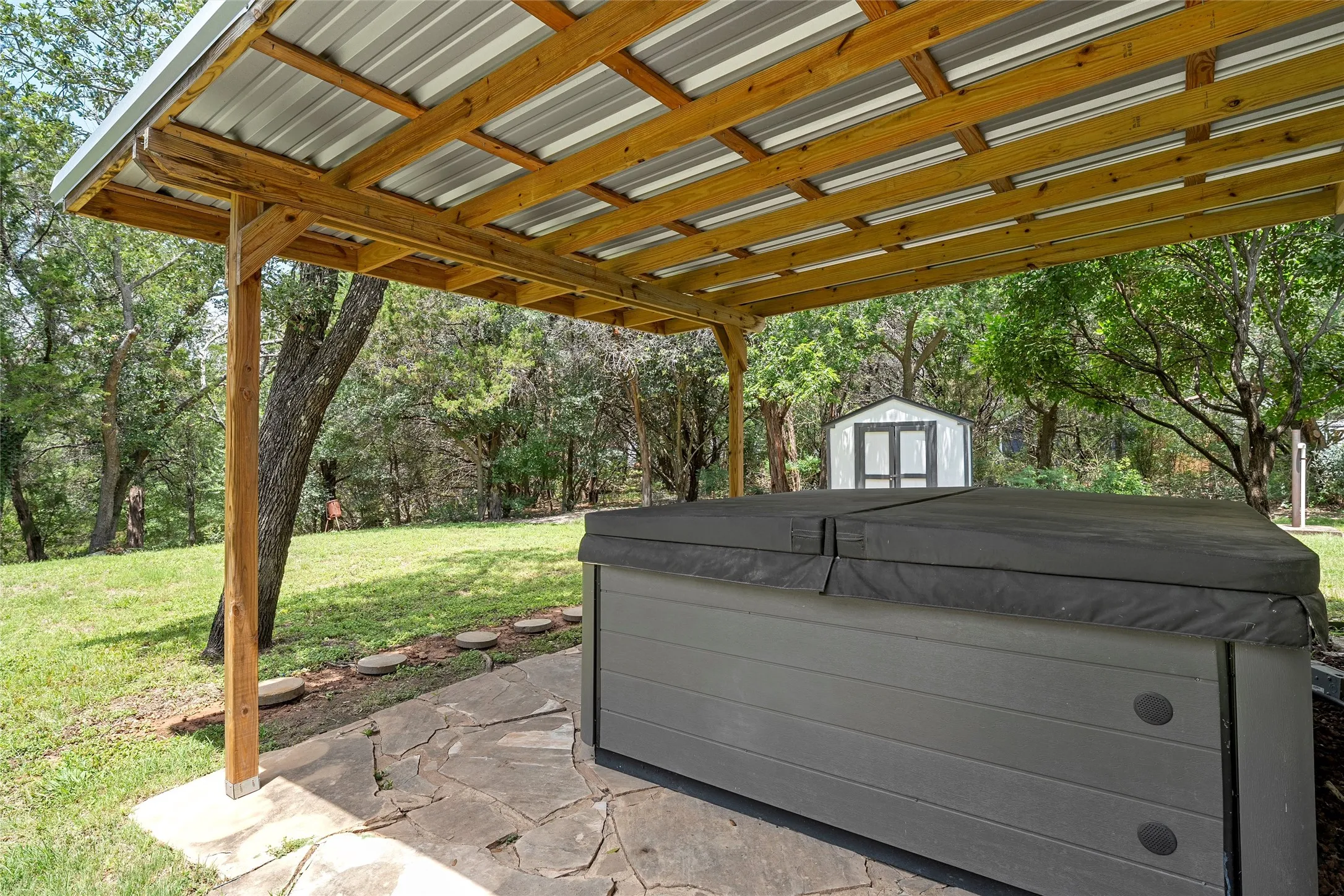 Single Family Residence For Sale in Mc Lennan County , 139 Cresthill Circle, Valley Mills, Texas 76689, 3 Bedroom, 2 Bathroom, Garage spaces, 1,260 Sqft, built in 1985, mls#21296171, Real Estate Agent in Valley Mills, Homes For Sale in Mc Lennan county, Homes For Sale in Valley Mills, Realtor in Valley Mills Texas, Real Estate Brokerage Independent Realty Texas, Luminita Cordes Realtor