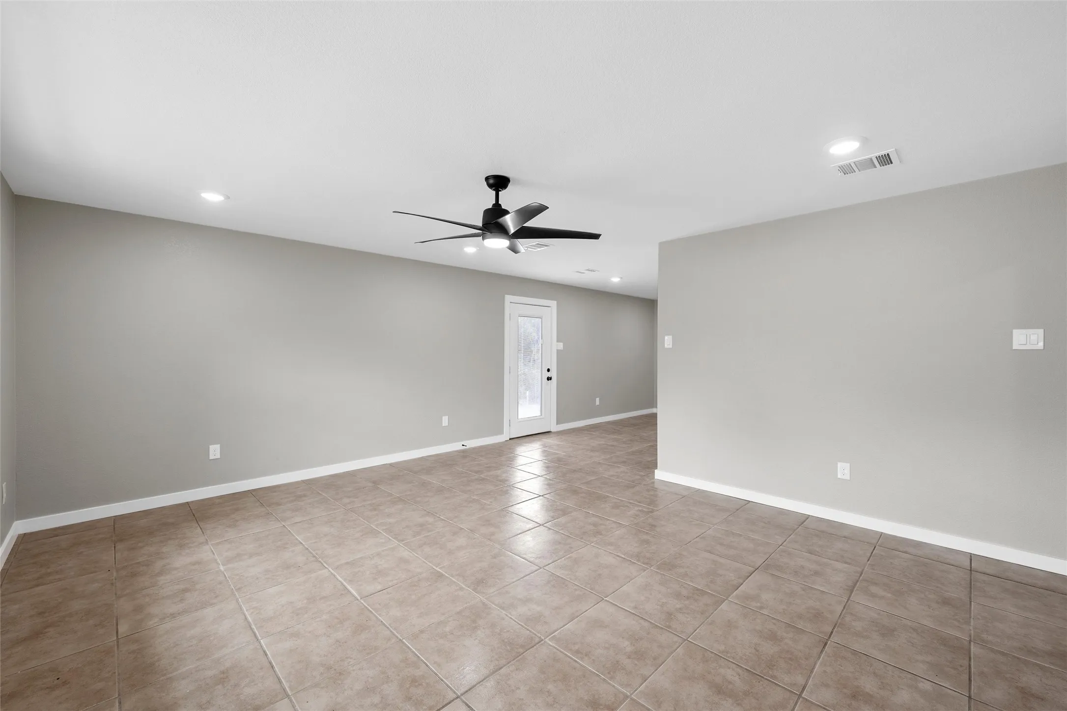 Single Family Residence For Sale in Mc Lennan County , 139 Cresthill Circle, Valley Mills, Texas 76689, 3 Bedroom, 2 Bathroom, Garage spaces, 1,260 Sqft, built in 1985, mls#21296171, Real Estate Agent in Valley Mills, Homes For Sale in Mc Lennan county, Homes For Sale in Valley Mills, Realtor in Valley Mills Texas, Real Estate Brokerage Independent Realty Texas, Luminita Cordes Realtor
