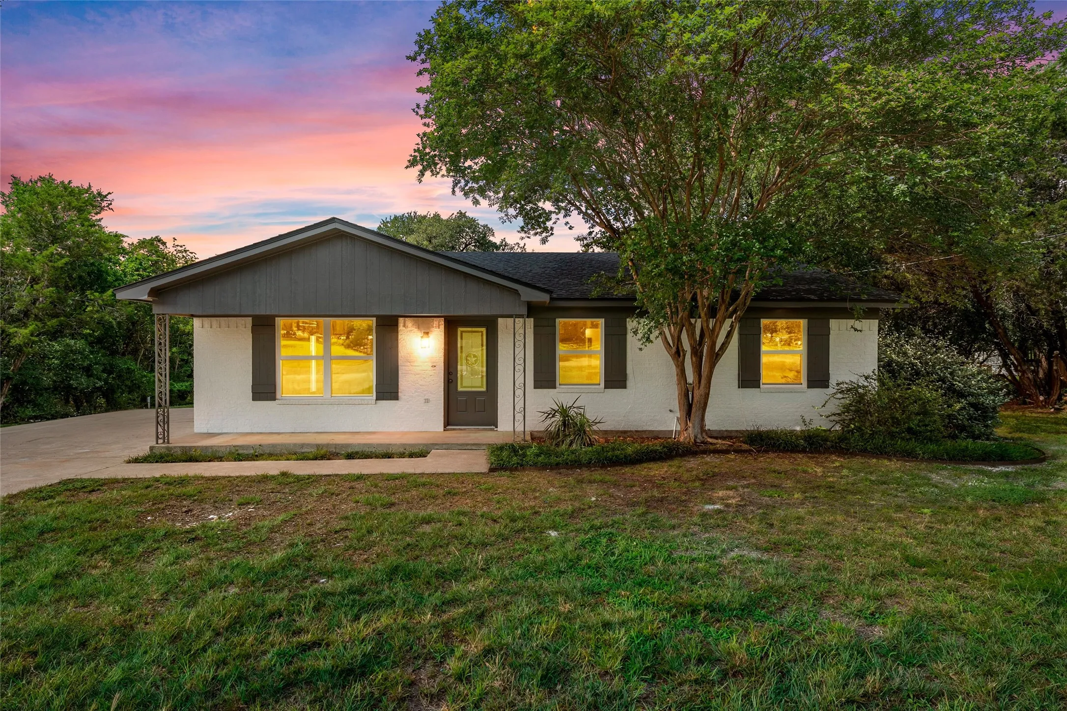 Single Family Residence For Sale in Mc Lennan County , 139 Cresthill Circle, Valley Mills, Texas 76689, 3 Bedroom, 2 Bathroom, Garage spaces, 1,260 Sqft, built in 1985, mls#21296171, Real Estate Agent in Valley Mills, Homes For Sale in Mc Lennan county, Homes For Sale in Valley Mills, Realtor in Valley Mills Texas, Real Estate Brokerage Independent Realty Texas, Luminita Cordes Realtor