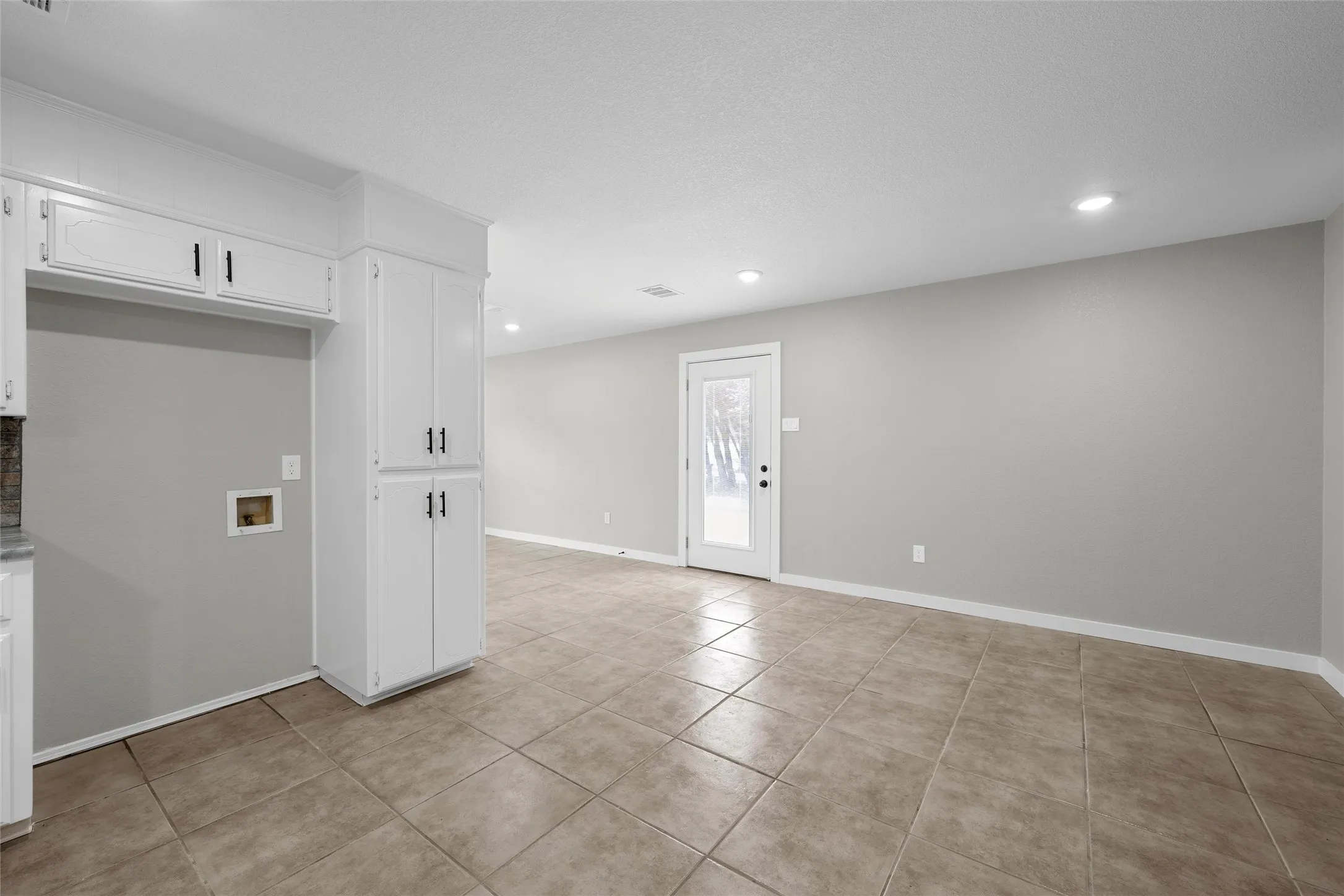 Single Family Residence For Sale in Mc Lennan County , 139 Cresthill Circle, Valley Mills, Texas 76689, 3 Bedroom, 2 Bathroom, Garage spaces, 1,260 Sqft, built in 1985, mls#21296171, Real Estate Agent in Valley Mills, Homes For Sale in Mc Lennan county, Homes For Sale in Valley Mills, Realtor in Valley Mills Texas, Real Estate Brokerage Independent Realty Texas, Luminita Cordes Realtor