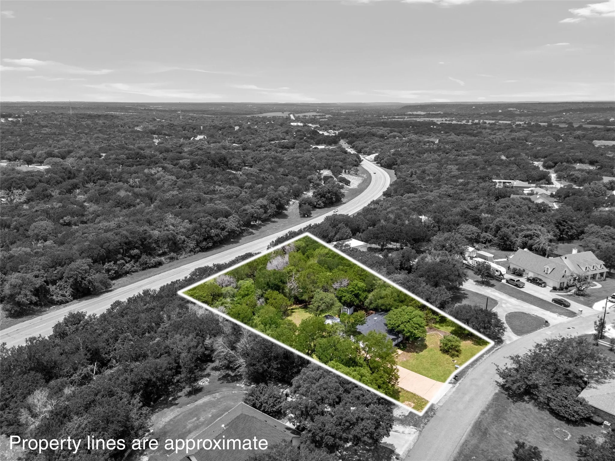 Single Family Residence For Sale in Mc Lennan County , 139 Cresthill Circle, Valley Mills, Texas 76689, 3 Bedroom, 2 Bathroom, Garage spaces, 1,260 Sqft, built in 1985, mls#21296171, Real Estate Agent in Valley Mills, Homes For Sale in Mc Lennan county, Homes For Sale in Valley Mills, Realtor in Valley Mills Texas, Real Estate Brokerage Independent Realty Texas, Luminita Cordes Realtor