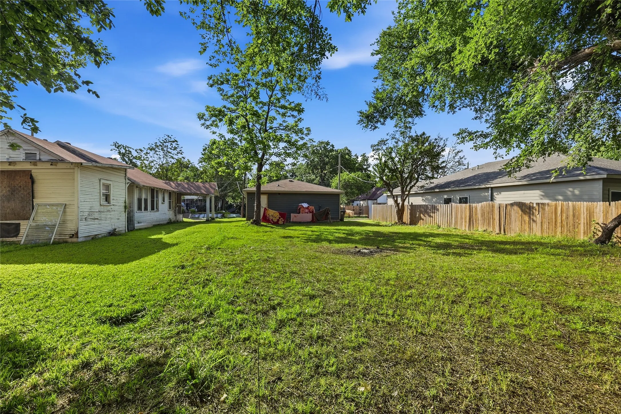 Single Family Residence For Sale in Dallas County , 2826 Marburg Street, Dallas, Texas 75215, 3 Bedroom, 1 Bathroom, Garage spaces, 783 Sqft, built in 2019, mls#21296589, Real Estate Agent in Dallas, Homes For Sale in Dallas county, Homes For Sale in Dallas, Realtor in Dallas Texas, Real Estate Brokerage Independent Realty Texas, Luminita Cordes Realtor
