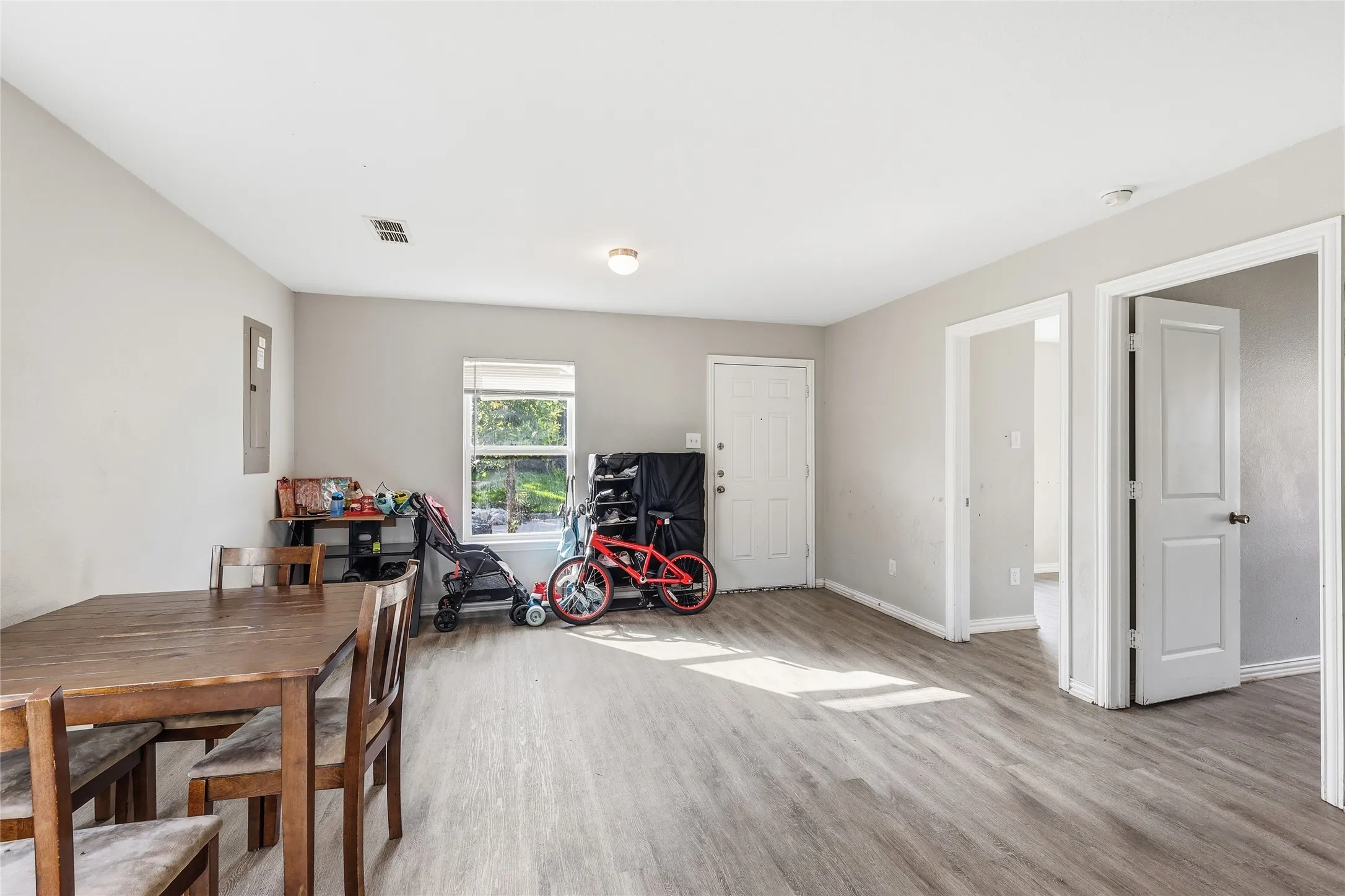 Single Family Residence For Sale in Dallas County , 2826 Marburg Street, Dallas, Texas 75215, 3 Bedroom, 1 Bathroom, Garage spaces, 783 Sqft, built in 2019, mls#21296589, Real Estate Agent in Dallas, Homes For Sale in Dallas county, Homes For Sale in Dallas, Realtor in Dallas Texas, Real Estate Brokerage Independent Realty Texas, Luminita Cordes Realtor