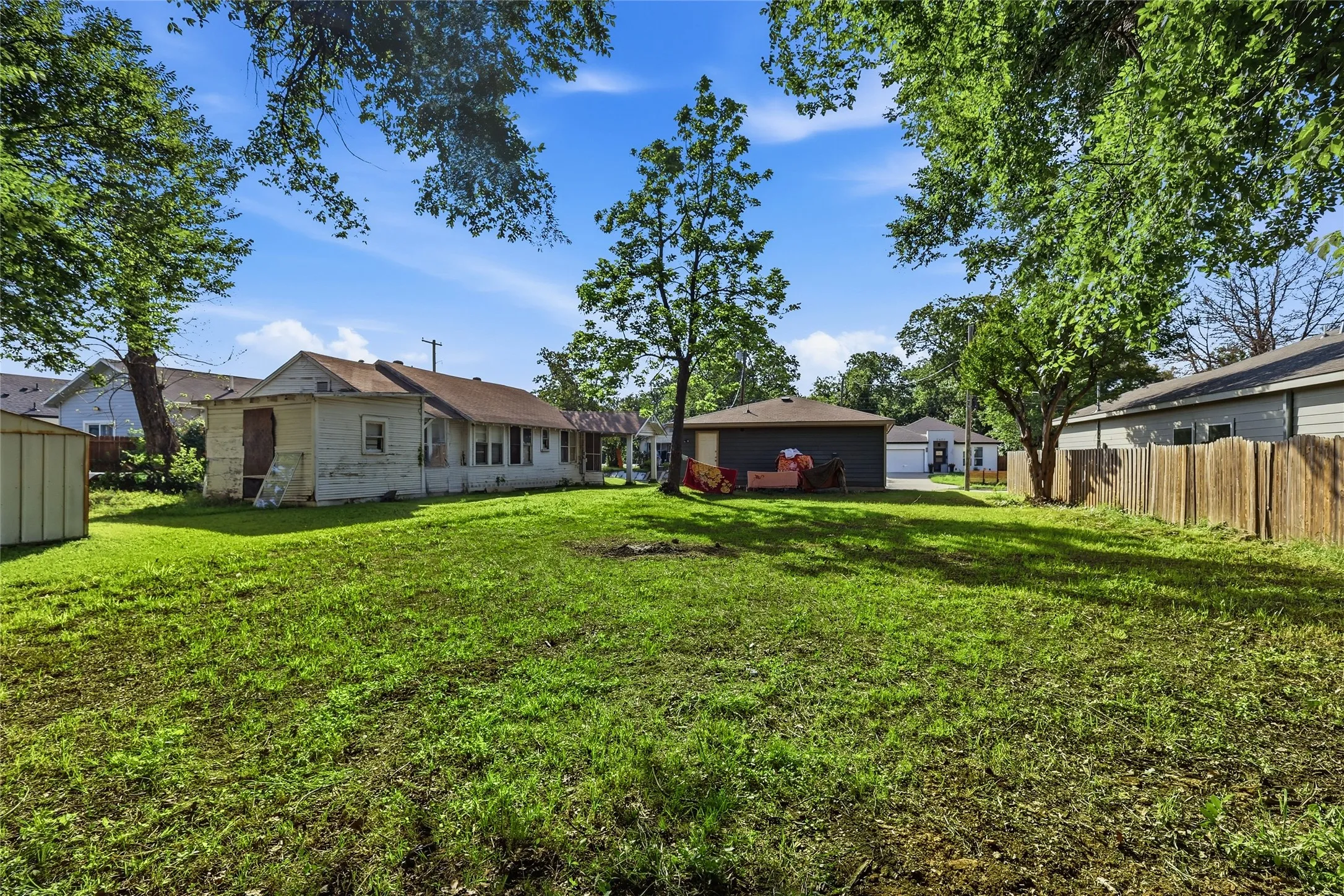 Single Family Residence For Sale in Dallas County , 2826 Marburg Street, Dallas, Texas 75215, 3 Bedroom, 1 Bathroom, Garage spaces, 783 Sqft, built in 2019, mls#21296589, Real Estate Agent in Dallas, Homes For Sale in Dallas county, Homes For Sale in Dallas, Realtor in Dallas Texas, Real Estate Brokerage Independent Realty Texas, Luminita Cordes Realtor