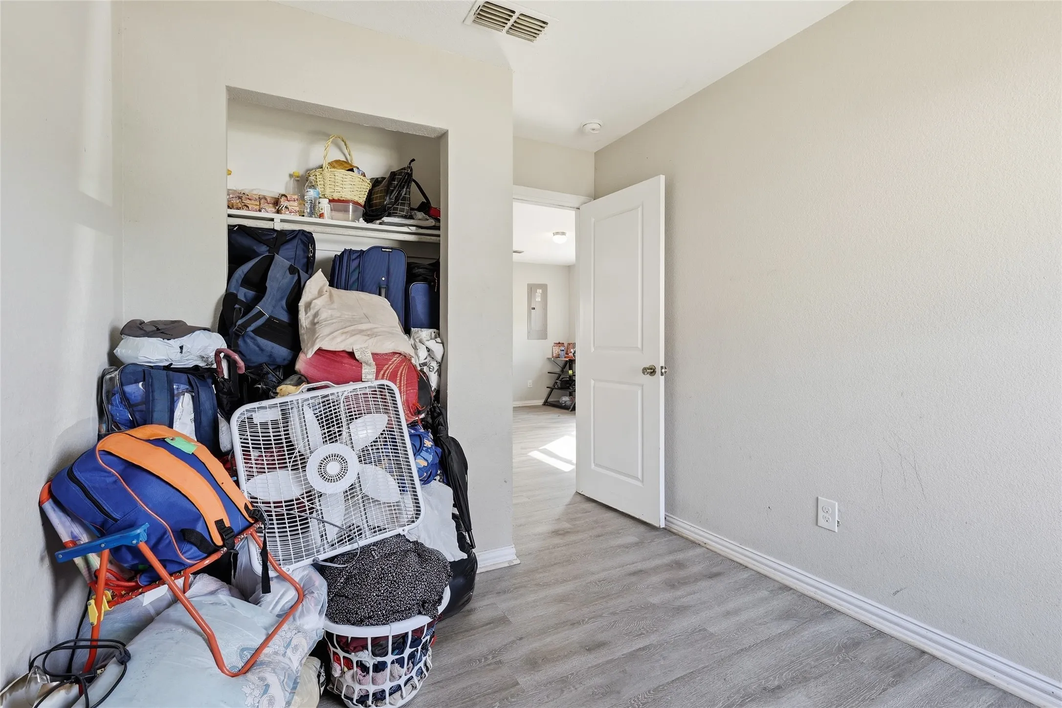 Single Family Residence For Sale in Dallas County , 2826 Marburg Street, Dallas, Texas 75215, 3 Bedroom, 1 Bathroom, Garage spaces, 783 Sqft, built in 2019, mls#21296589, Real Estate Agent in Dallas, Homes For Sale in Dallas county, Homes For Sale in Dallas, Realtor in Dallas Texas, Real Estate Brokerage Independent Realty Texas, Luminita Cordes Realtor
