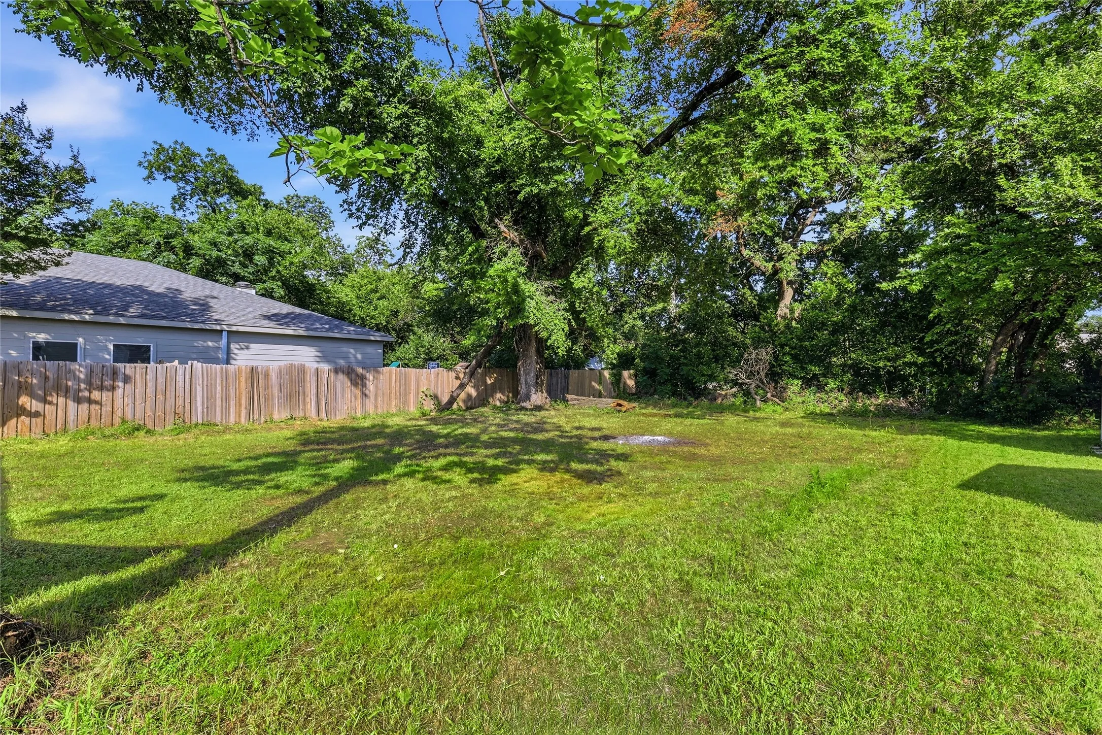Single Family Residence For Sale in Dallas County , 2826 Marburg Street, Dallas, Texas 75215, 3 Bedroom, 1 Bathroom, Garage spaces, 783 Sqft, built in 2019, mls#21296589, Real Estate Agent in Dallas, Homes For Sale in Dallas county, Homes For Sale in Dallas, Realtor in Dallas Texas, Real Estate Brokerage Independent Realty Texas, Luminita Cordes Realtor
