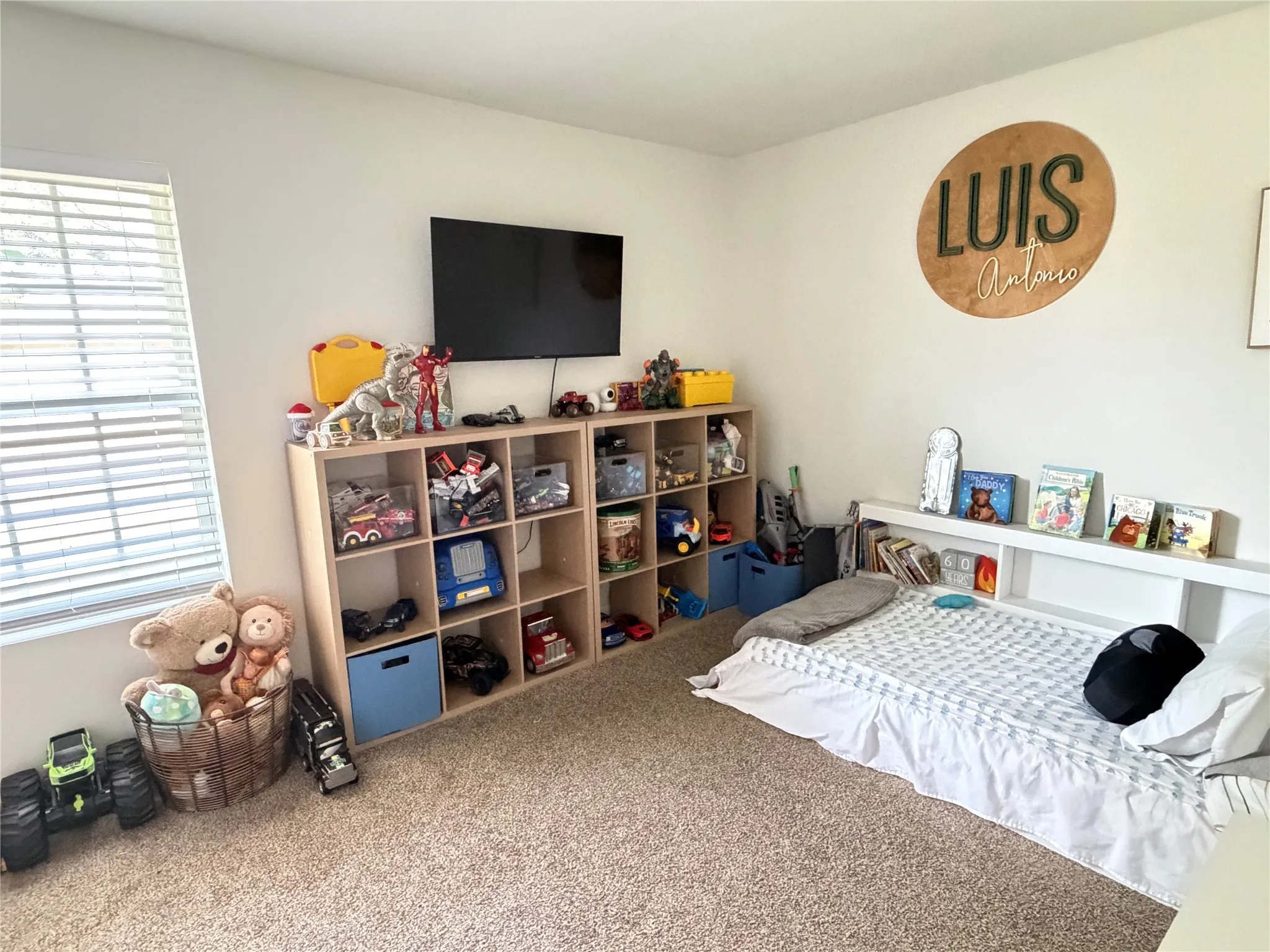 Neutral wall color with textured carpeting