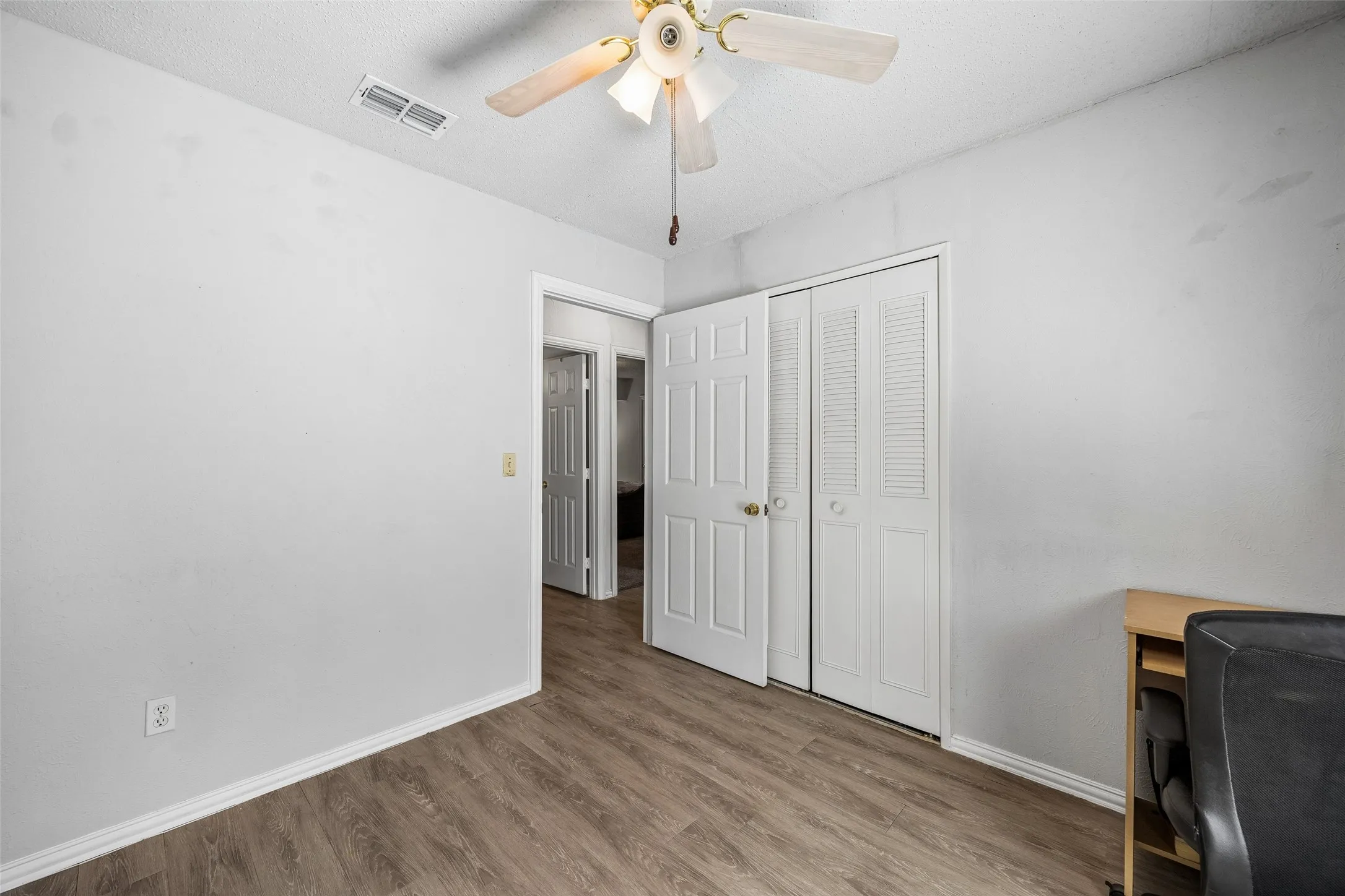 Single Family Residence For Sale in Dallas County , 3101 Forestdale Lane, Balch Springs, Texas 75180, 3 Bedroom, 2 Bathroom, 1 Garage spaces, 900 Sqft, built in 1971, mls#21292908, Real Estate Agent in Balch Springs, Homes For Sale in Dallas county, Homes For Sale in Balch Springs, Realtor in Balch Springs Texas, Real Estate Brokerage Independent Realty Texas, Luminita Cordes Realtor