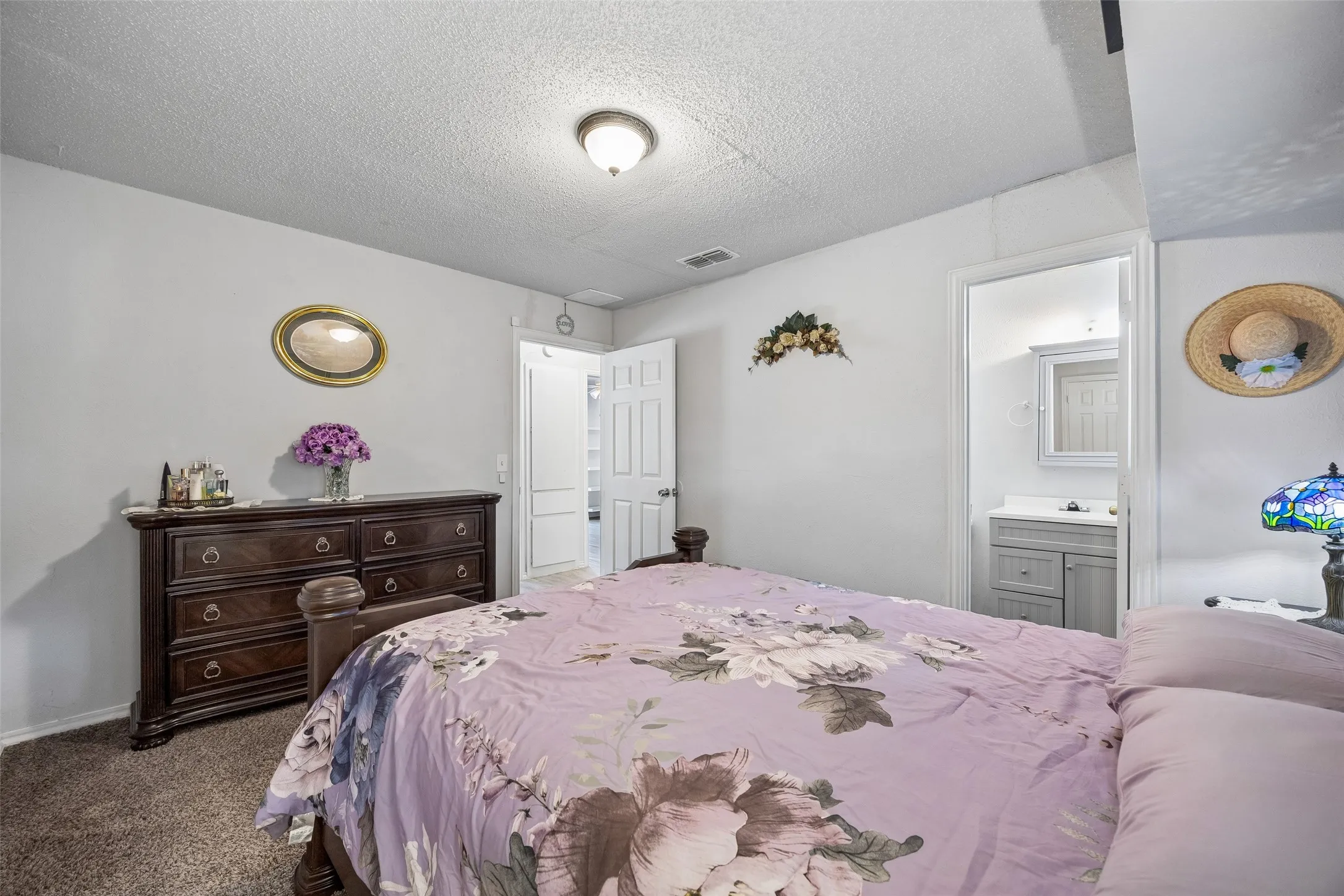 Single Family Residence For Sale in Dallas County , 3101 Forestdale Lane, Balch Springs, Texas 75180, 3 Bedroom, 2 Bathroom, 1 Garage spaces, 900 Sqft, built in 1971, mls#21292908, Real Estate Agent in Balch Springs, Homes For Sale in Dallas county, Homes For Sale in Balch Springs, Realtor in Balch Springs Texas, Real Estate Brokerage Independent Realty Texas, Luminita Cordes Realtor