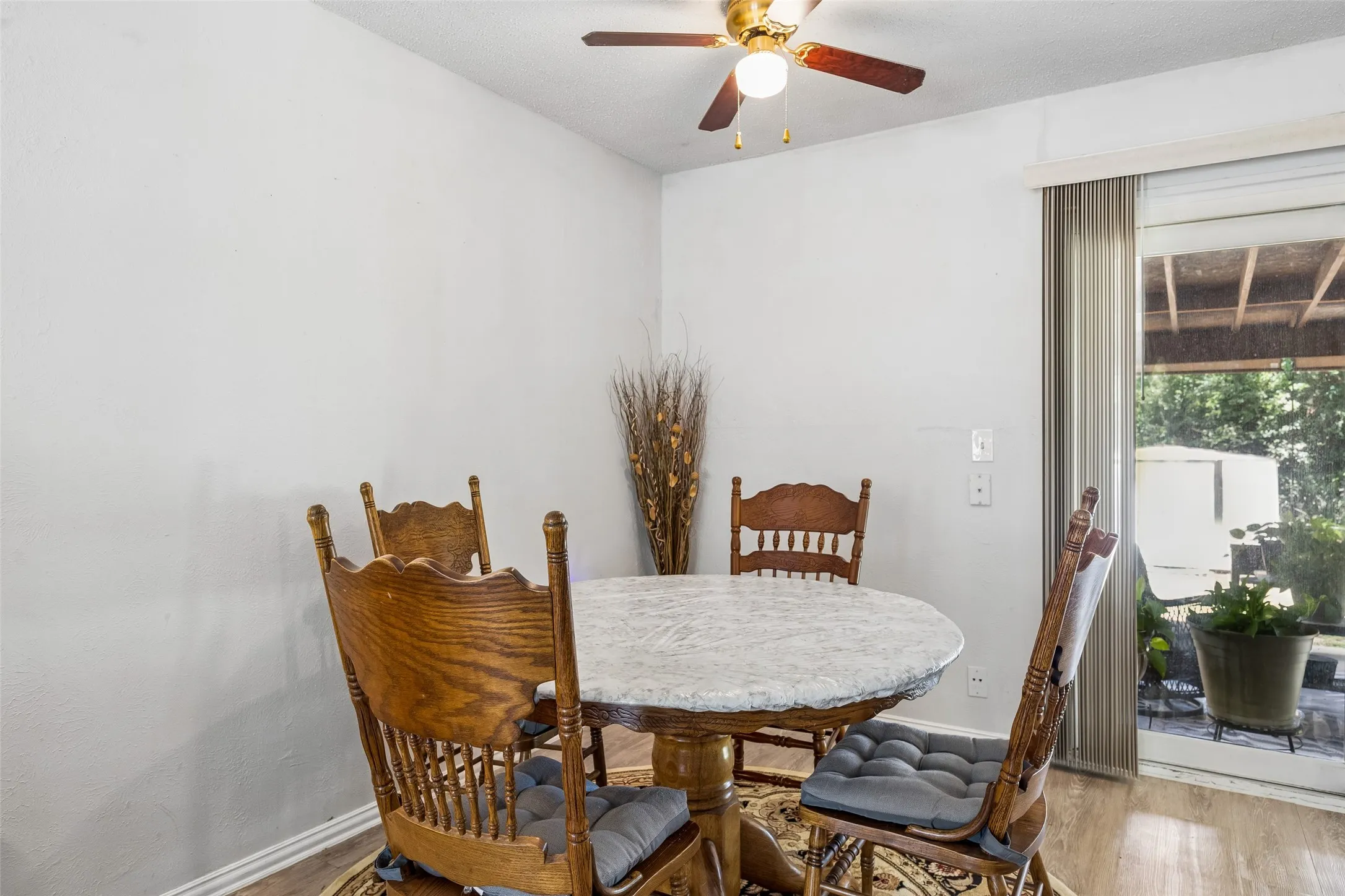 Single Family Residence For Sale in Dallas County , 3101 Forestdale Lane, Balch Springs, Texas 75180, 3 Bedroom, 2 Bathroom, 1 Garage spaces, 900 Sqft, built in 1971, mls#21292908, Real Estate Agent in Balch Springs, Homes For Sale in Dallas county, Homes For Sale in Balch Springs, Realtor in Balch Springs Texas, Real Estate Brokerage Independent Realty Texas, Luminita Cordes Realtor