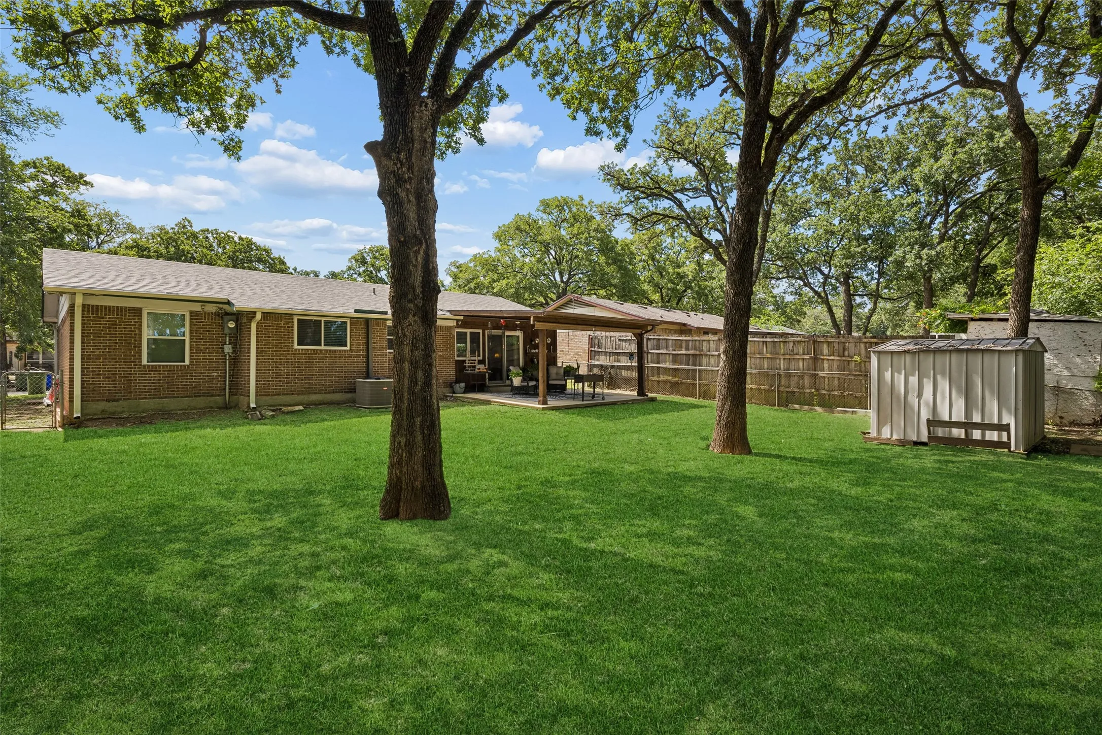 Single Family Residence For Sale in Dallas County , 3101 Forestdale Lane, Balch Springs, Texas 75180, 3 Bedroom, 2 Bathroom, 1 Garage spaces, 900 Sqft, built in 1971, mls#21292908, Real Estate Agent in Balch Springs, Homes For Sale in Dallas county, Homes For Sale in Balch Springs, Realtor in Balch Springs Texas, Real Estate Brokerage Independent Realty Texas, Luminita Cordes Realtor