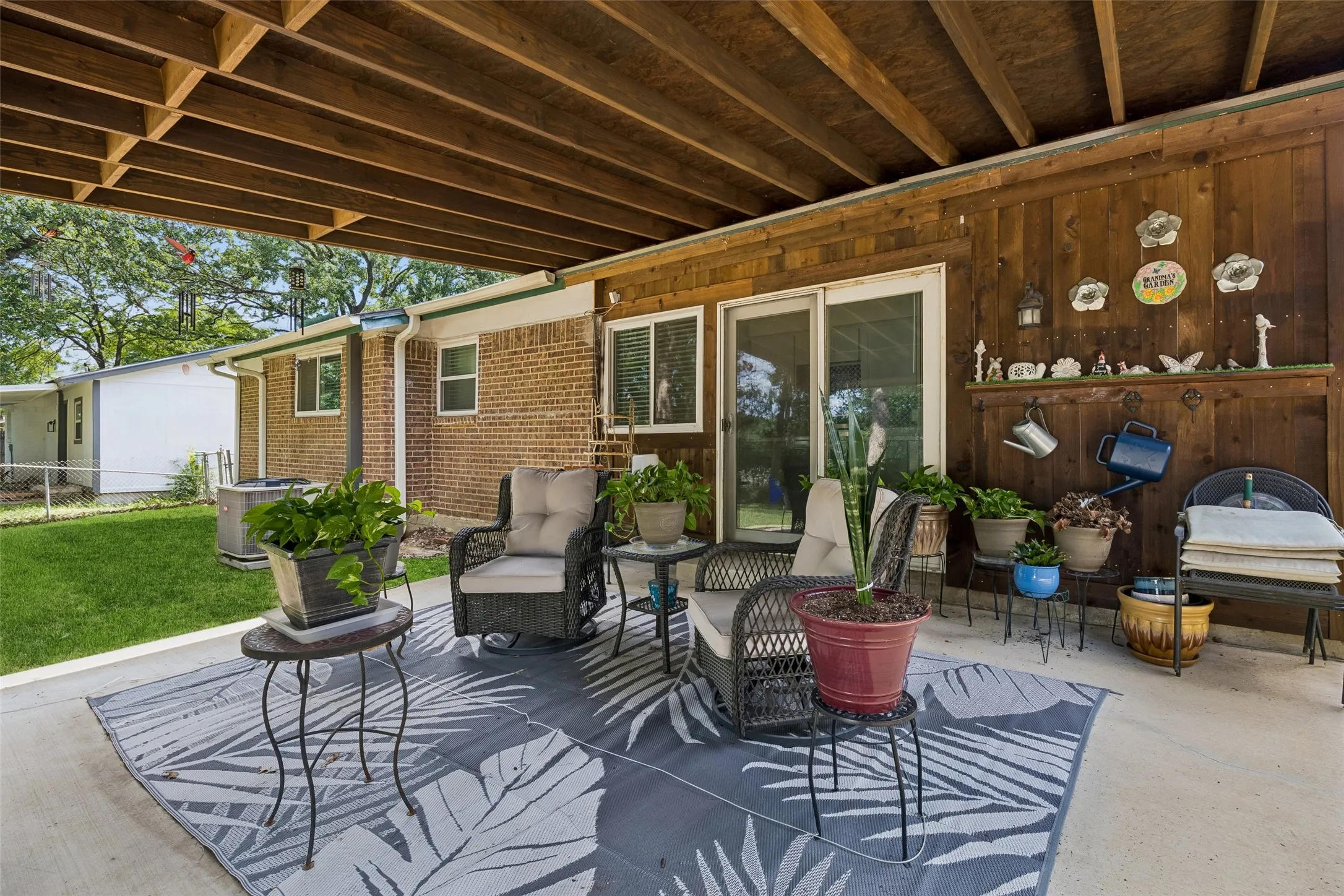 Single Family Residence For Sale in Dallas County , 3101 Forestdale Lane, Balch Springs, Texas 75180, 3 Bedroom, 2 Bathroom, 1 Garage spaces, 900 Sqft, built in 1971, mls#21292908, Real Estate Agent in Balch Springs, Homes For Sale in Dallas county, Homes For Sale in Balch Springs, Realtor in Balch Springs Texas, Real Estate Brokerage Independent Realty Texas, Luminita Cordes Realtor