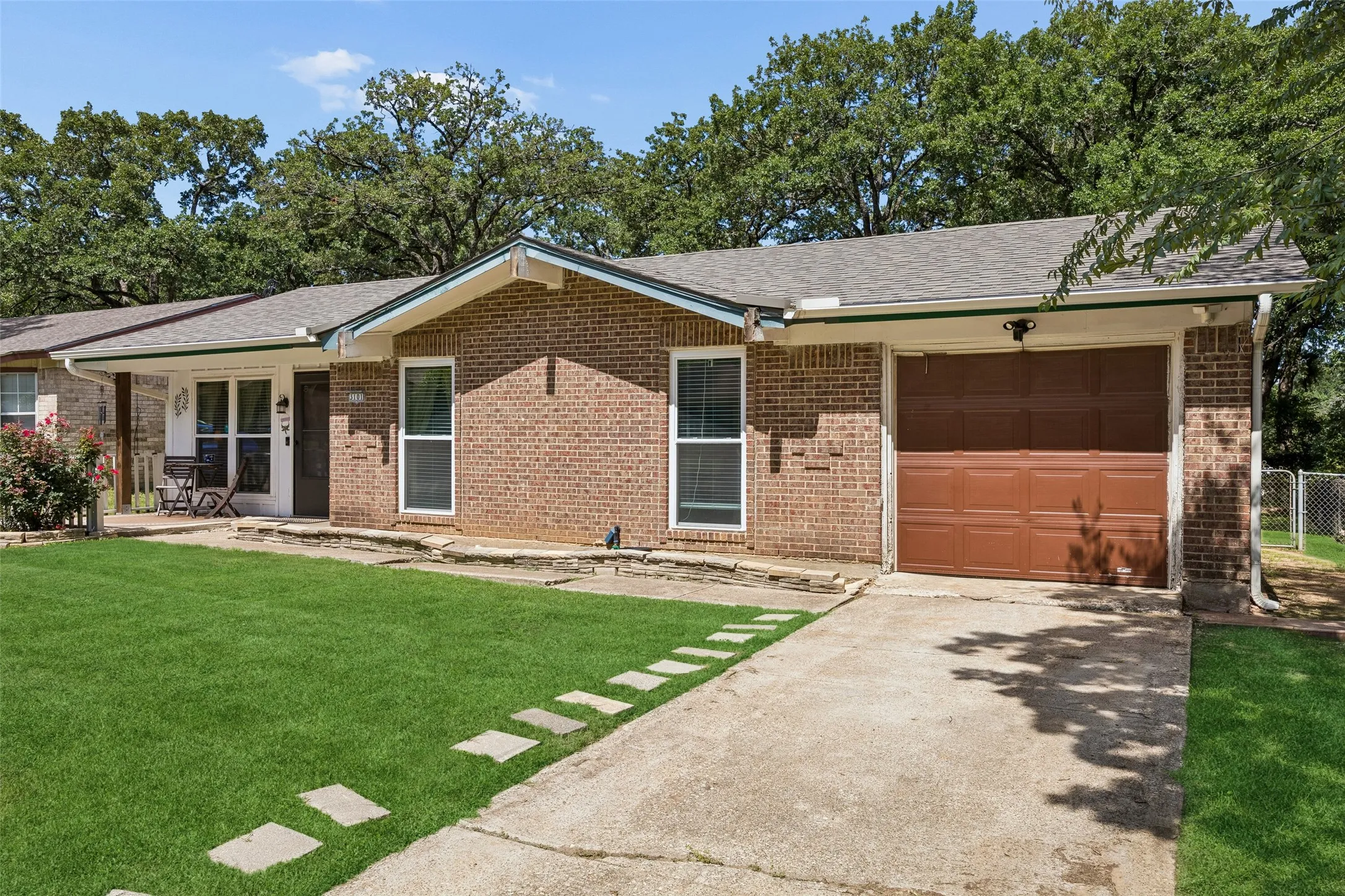 Single Family Residence For Sale in Dallas County , 3101 Forestdale Lane, Balch Springs, Texas 75180, 3 Bedroom, 2 Bathroom, 1 Garage spaces, 900 Sqft, built in 1971, mls#21292908, Real Estate Agent in Balch Springs, Homes For Sale in Dallas county, Homes For Sale in Balch Springs, Realtor in Balch Springs Texas, Real Estate Brokerage Independent Realty Texas, Luminita Cordes Realtor