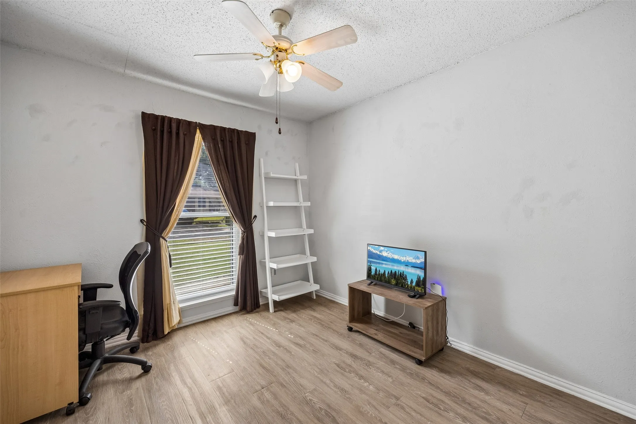 Single Family Residence For Sale in Dallas County , 3101 Forestdale Lane, Balch Springs, Texas 75180, 3 Bedroom, 2 Bathroom, 1 Garage spaces, 900 Sqft, built in 1971, mls#21292908, Real Estate Agent in Balch Springs, Homes For Sale in Dallas county, Homes For Sale in Balch Springs, Realtor in Balch Springs Texas, Real Estate Brokerage Independent Realty Texas, Luminita Cordes Realtor