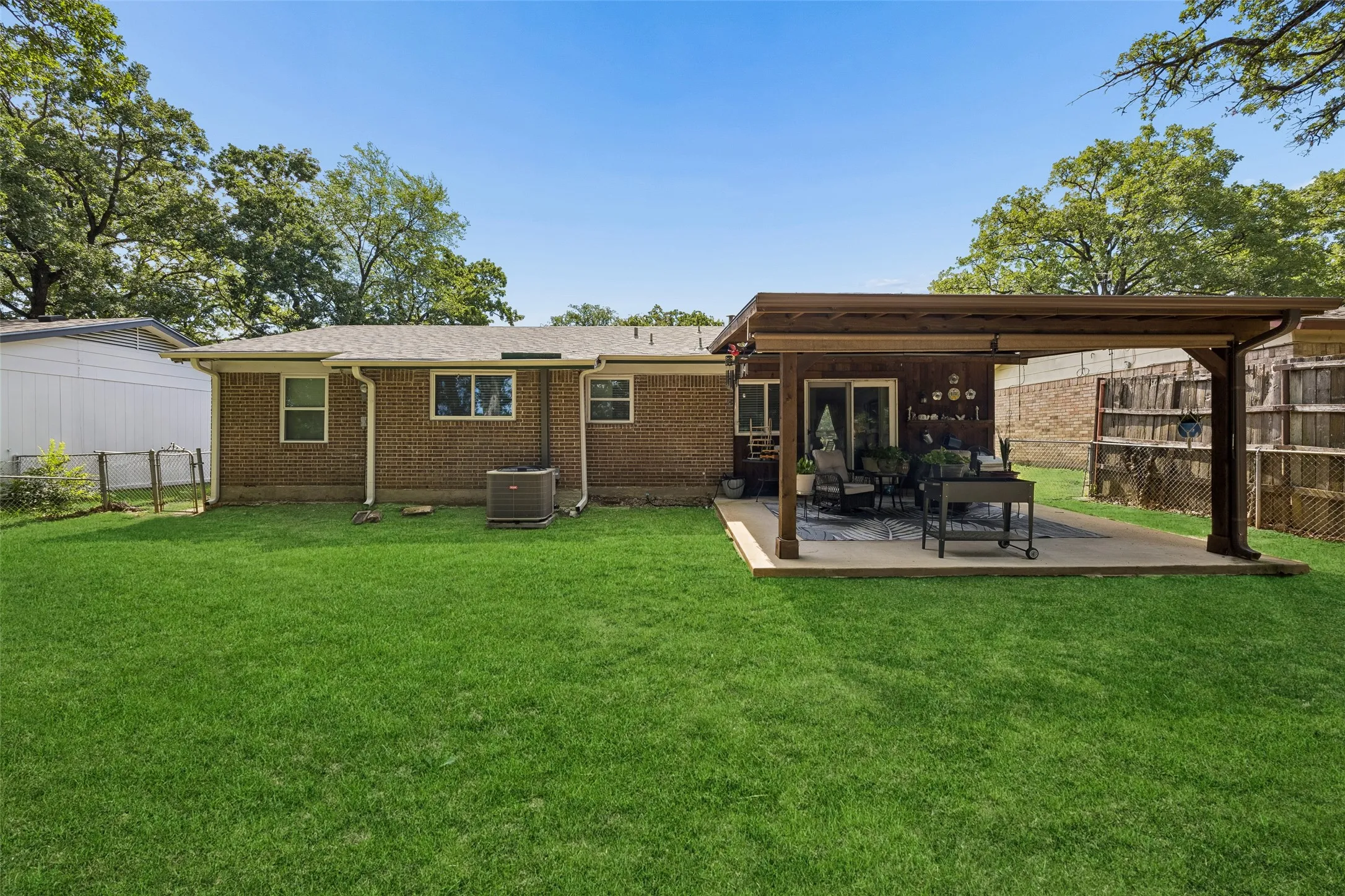 Single Family Residence For Sale in Dallas County , 3101 Forestdale Lane, Balch Springs, Texas 75180, 3 Bedroom, 2 Bathroom, 1 Garage spaces, 900 Sqft, built in 1971, mls#21292908, Real Estate Agent in Balch Springs, Homes For Sale in Dallas county, Homes For Sale in Balch Springs, Realtor in Balch Springs Texas, Real Estate Brokerage Independent Realty Texas, Luminita Cordes Realtor