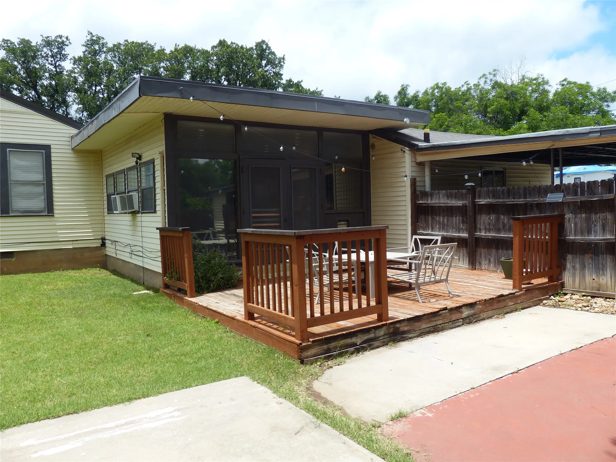 Single Family Residence For Sale in Mc Culloch County , 1801 Pine, Brady, Texas 76825, 3 Bedrooms, 2 Bathrooms, Garage spaces, 1,979 Sqft, built in 1965, Price $199,000, mls#21296286, Real Estate Agent in Brady, Homes For Sale in Mc Culloch county, Homes For Sale in Brady, Realtor in Brady Texas, Real Estate Brokerage Independent Realty Texas, Luminita Cordes Realtor