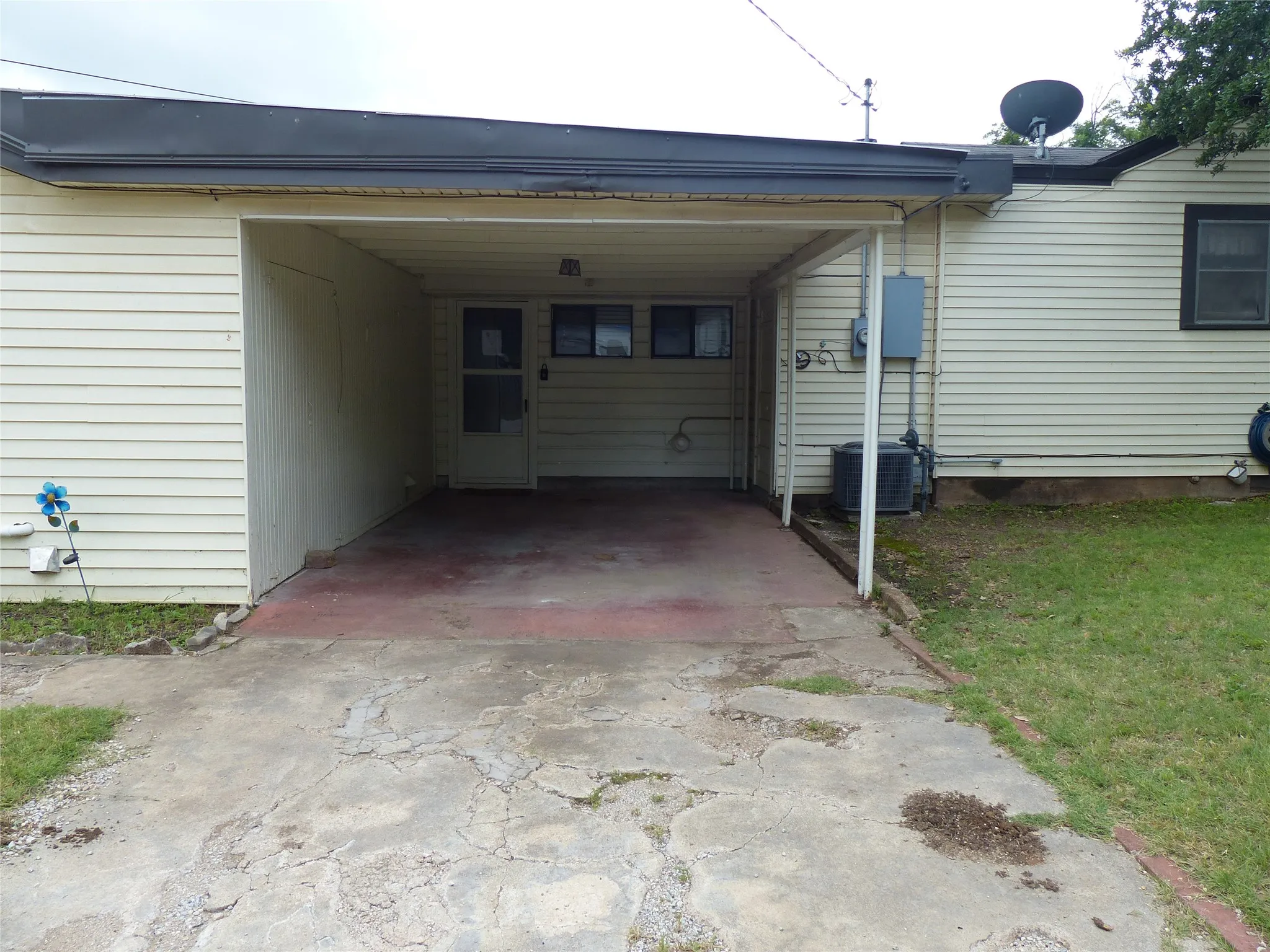 Single Family Residence For Sale in Mc Culloch County , 1801 Pine, Brady, Texas 76825, 3 Bedrooms, 2 Bathrooms, Garage spaces, 1,979 Sqft, built in 1965, Price $199,000, mls#21296286, Real Estate Agent in Brady, Homes For Sale in Mc Culloch county, Homes For Sale in Brady, Realtor in Brady Texas, Real Estate Brokerage Independent Realty Texas, Luminita Cordes Realtor