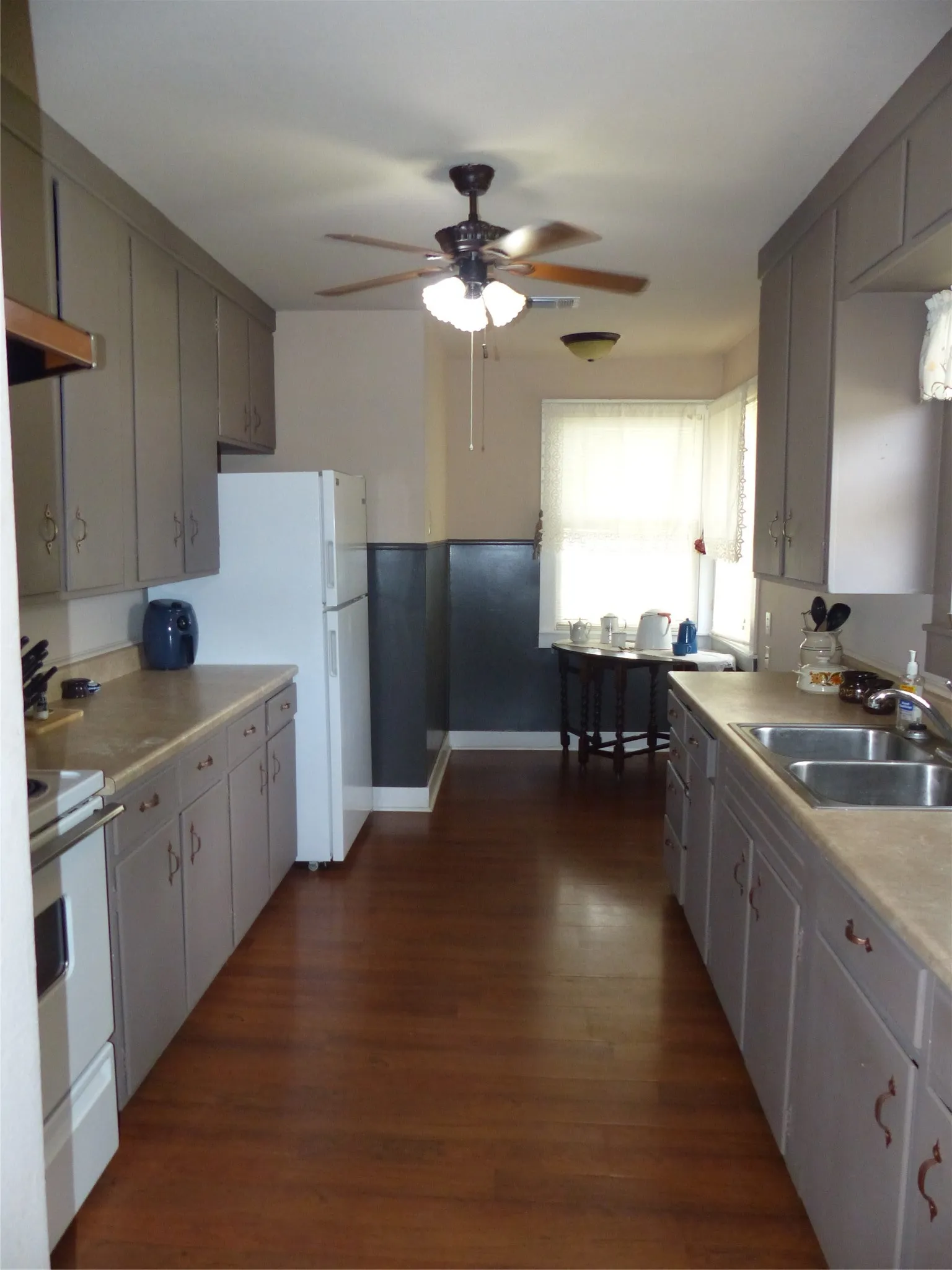 Single Family Residence For Sale in Mc Culloch County , 1801 Pine, Brady, Texas 76825, 3 Bedrooms, 2 Bathrooms, Garage spaces, 1,979 Sqft, built in 1965, Price $199,000, mls#21296286, Real Estate Agent in Brady, Homes For Sale in Mc Culloch county, Homes For Sale in Brady, Realtor in Brady Texas, Real Estate Brokerage Independent Realty Texas, Luminita Cordes Realtor