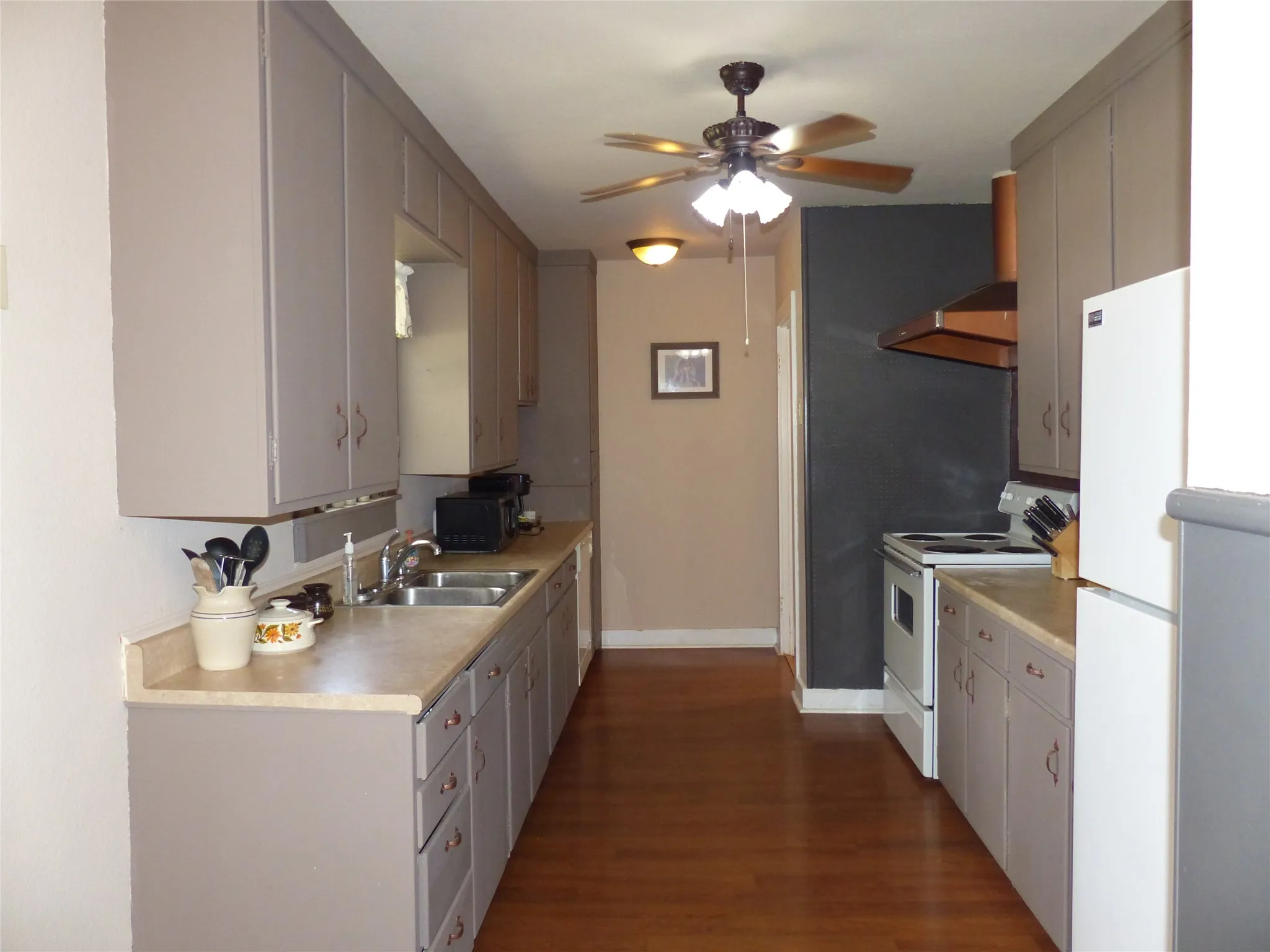 Single Family Residence For Sale in Mc Culloch County , 1801 Pine, Brady, Texas 76825, 3 Bedrooms, 2 Bathrooms, Garage spaces, 1,979 Sqft, built in 1965, Price $199,000, mls#21296286, Real Estate Agent in Brady, Homes For Sale in Mc Culloch county, Homes For Sale in Brady, Realtor in Brady Texas, Real Estate Brokerage Independent Realty Texas, Luminita Cordes Realtor