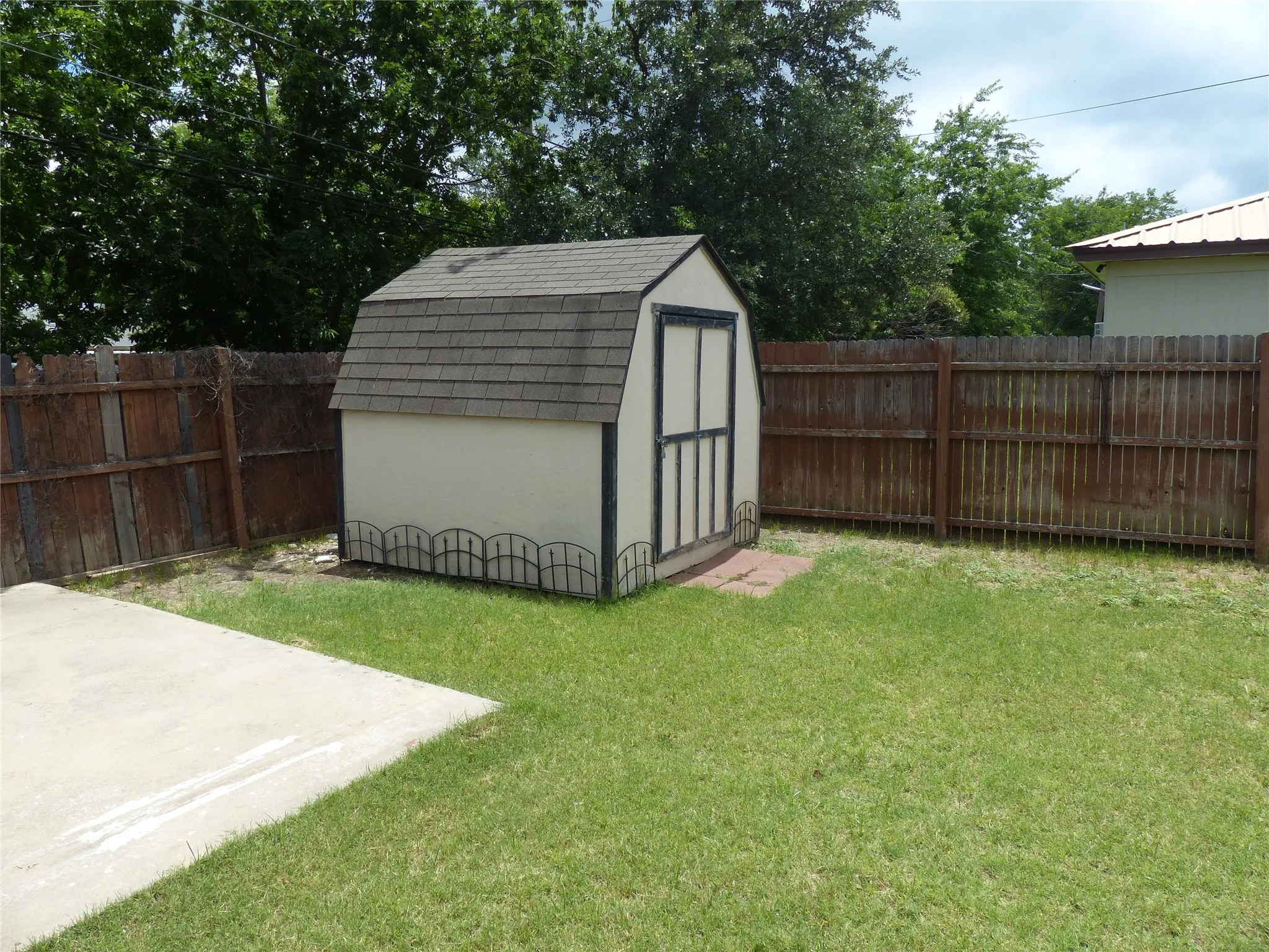 Single Family Residence For Sale in Mc Culloch County , 1801 Pine, Brady, Texas 76825, 3 Bedrooms, 2 Bathrooms, Garage spaces, 1,979 Sqft, built in 1965, Price $199,000, mls#21296286, Real Estate Agent in Brady, Homes For Sale in Mc Culloch county, Homes For Sale in Brady, Realtor in Brady Texas, Real Estate Brokerage Independent Realty Texas, Luminita Cordes Realtor