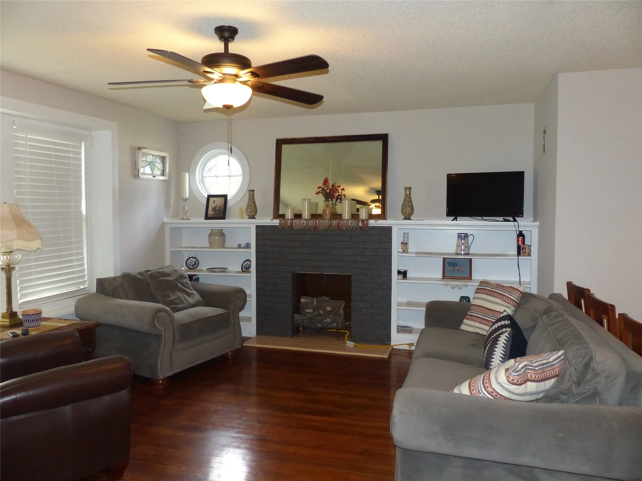 Single Family Residence For Sale in Mc Culloch County , 1801 Pine, Brady, Texas 76825, 3 Bedrooms, 2 Bathrooms, Garage spaces, 1,979 Sqft, built in 1965, Price $199,000, mls#21296286, Real Estate Agent in Brady, Homes For Sale in Mc Culloch county, Homes For Sale in Brady, Realtor in Brady Texas, Real Estate Brokerage Independent Realty Texas, Luminita Cordes Realtor