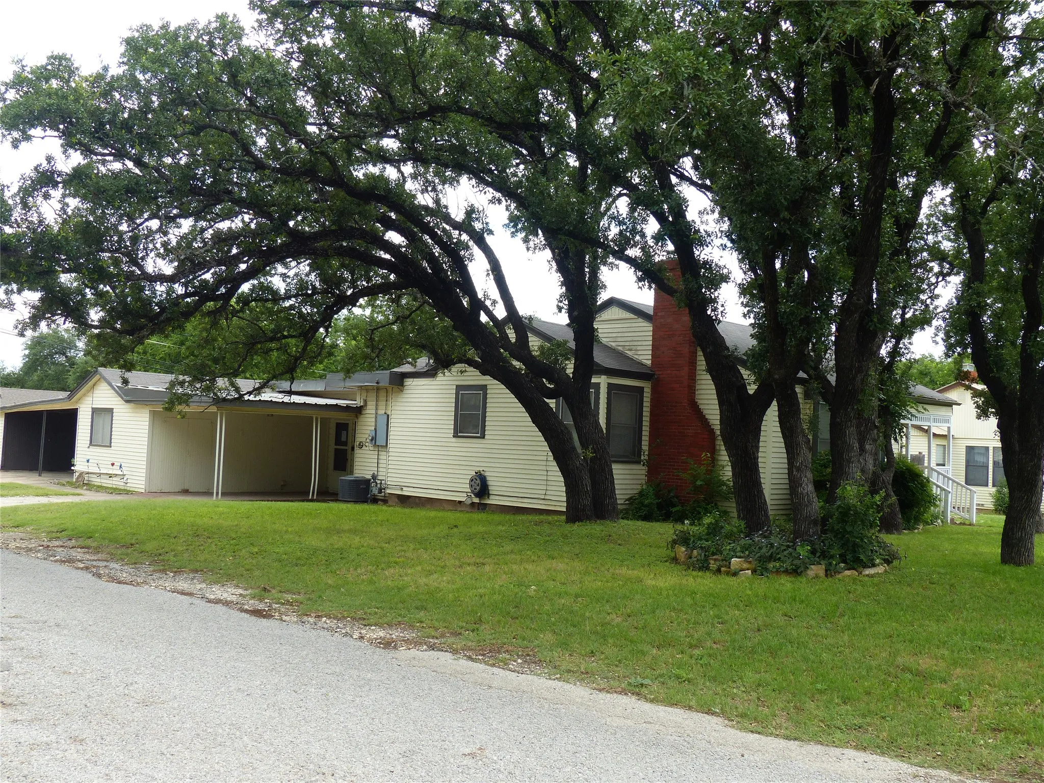 Single Family Residence For Sale in Mc Culloch County , 1801 Pine, Brady, Texas 76825, 3 Bedrooms, 2 Bathrooms, Garage spaces, 1,979 Sqft, built in 1965, Price $199,000, mls#21296286, Real Estate Agent in Brady, Homes For Sale in Mc Culloch county, Homes For Sale in Brady, Realtor in Brady Texas, Real Estate Brokerage Independent Realty Texas, Luminita Cordes Realtor