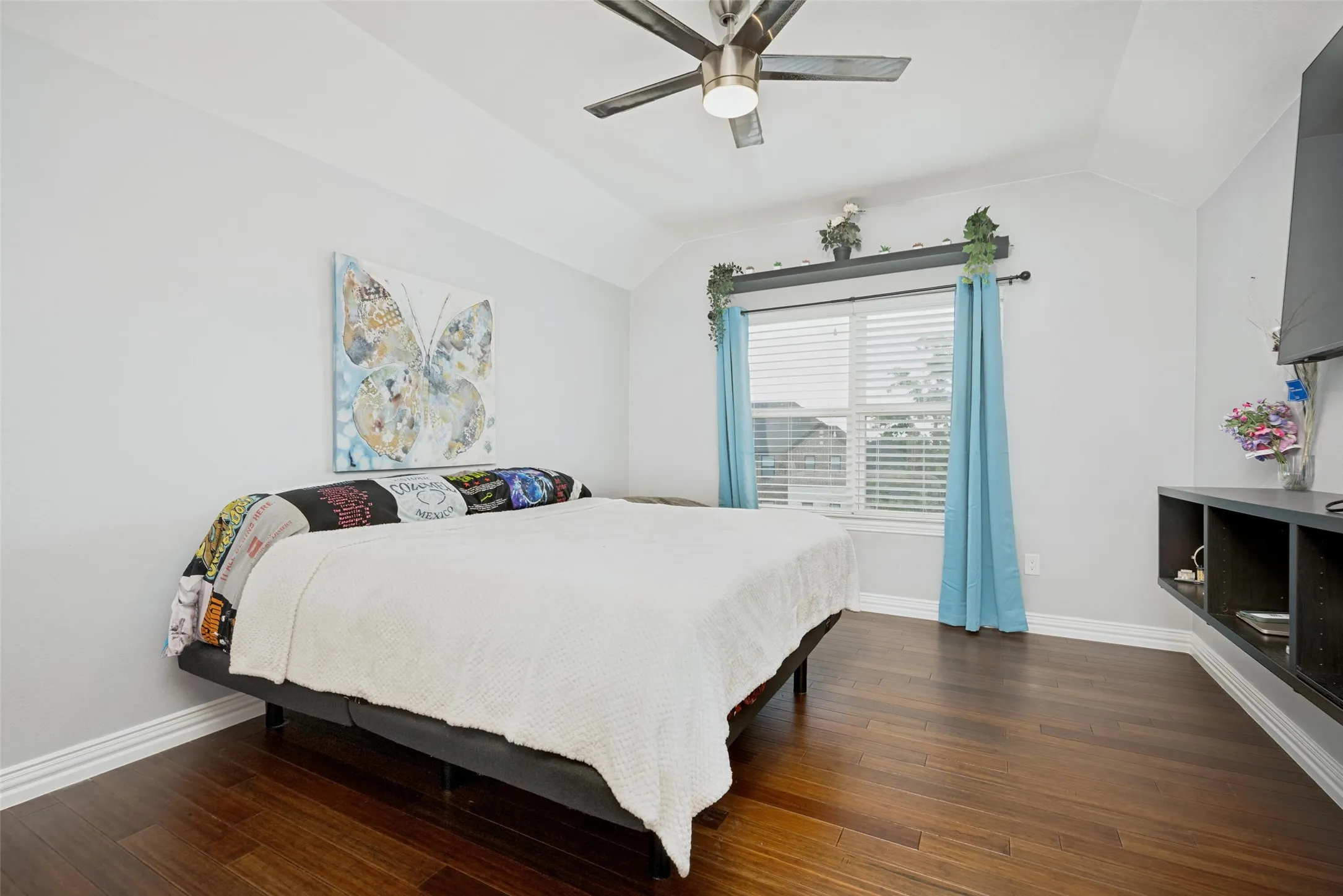 Single Family Residence For Sale in Denton County , 2501 Oak Bluff Drive, Corinth, Texas 76210, 4 Bedroom, 5 Bathroom, 4 Garage spaces, 3,499 Sqft, built in 2017, mls#21297539, Real Estate Agent in Corinth, Homes For Sale in Denton county, Homes For Sale in Corinth, Realtor in Corinth Texas, Real Estate Brokerage Independent Realty Texas, Luminita Cordes Realtor