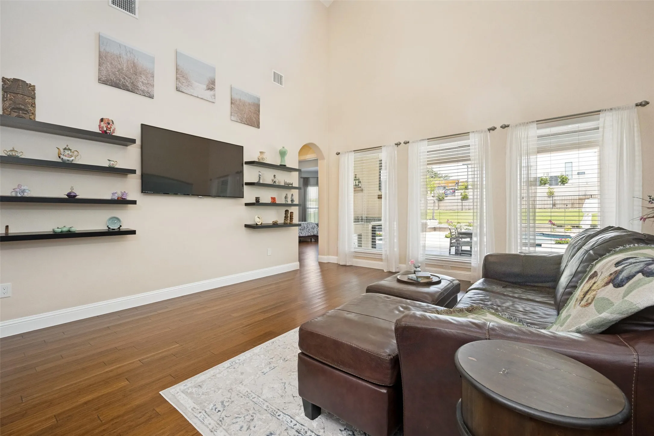 Single Family Residence For Sale in Denton County , 2501 Oak Bluff Drive, Corinth, Texas 76210, 4 Bedroom, 5 Bathroom, 4 Garage spaces, 3,499 Sqft, built in 2017, mls#21297539, Real Estate Agent in Corinth, Homes For Sale in Denton county, Homes For Sale in Corinth, Realtor in Corinth Texas, Real Estate Brokerage Independent Realty Texas, Luminita Cordes Realtor