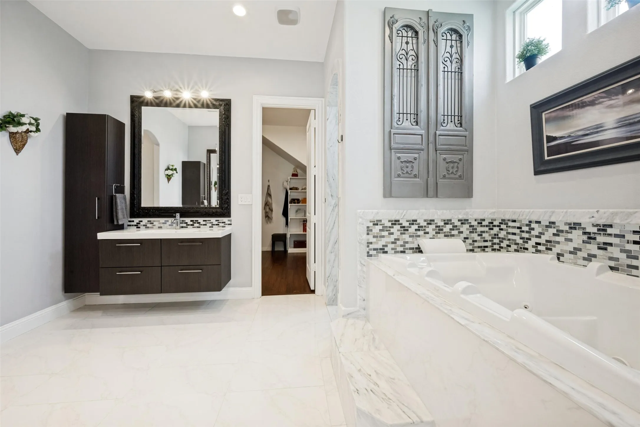 Single Family Residence For Sale in Denton County , 2501 Oak Bluff Drive, Corinth, Texas 76210, 4 Bedroom, 5 Bathroom, 4 Garage spaces, 3,499 Sqft, built in 2017, mls#21297539, Real Estate Agent in Corinth, Homes For Sale in Denton county, Homes For Sale in Corinth, Realtor in Corinth Texas, Real Estate Brokerage Independent Realty Texas, Luminita Cordes Realtor