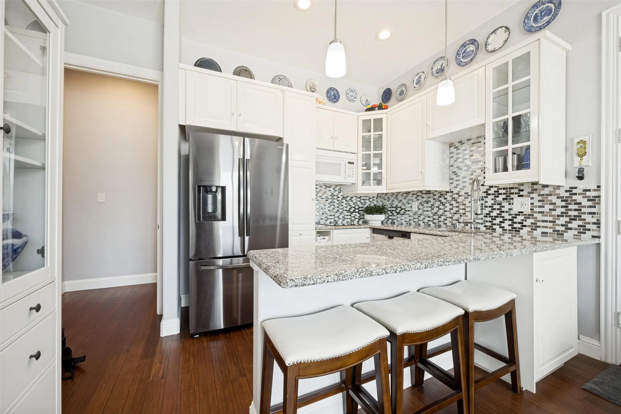 Single Family Residence For Sale in Denton County , 2501 Oak Bluff Drive, Corinth, Texas 76210, 4 Bedroom, 5 Bathroom, 4 Garage spaces, 3,499 Sqft, built in 2017, mls#21297539, Real Estate Agent in Corinth, Homes For Sale in Denton county, Homes For Sale in Corinth, Realtor in Corinth Texas, Real Estate Brokerage Independent Realty Texas, Luminita Cordes Realtor