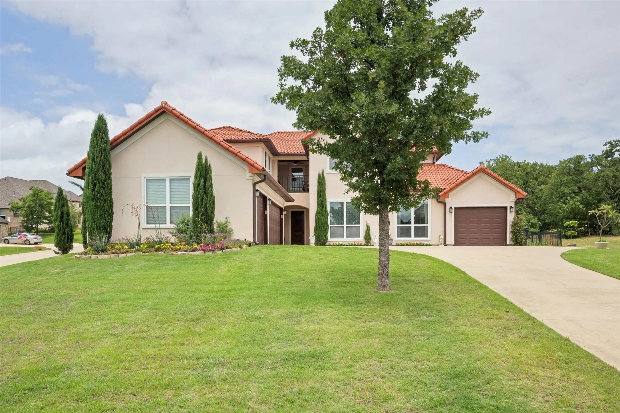 Single Family Residence For Sale in Denton County , 2501 Oak Bluff Drive, Corinth, Texas 76210, 4 Bedroom, 5 Bathroom, 4 Garage spaces, 3,499 Sqft, built in 2017, mls#21297539, Real Estate Agent in Corinth, Homes For Sale in Denton county, Homes For Sale in Corinth, Realtor in Corinth Texas, Real Estate Brokerage Independent Realty Texas, Luminita Cordes Realtor