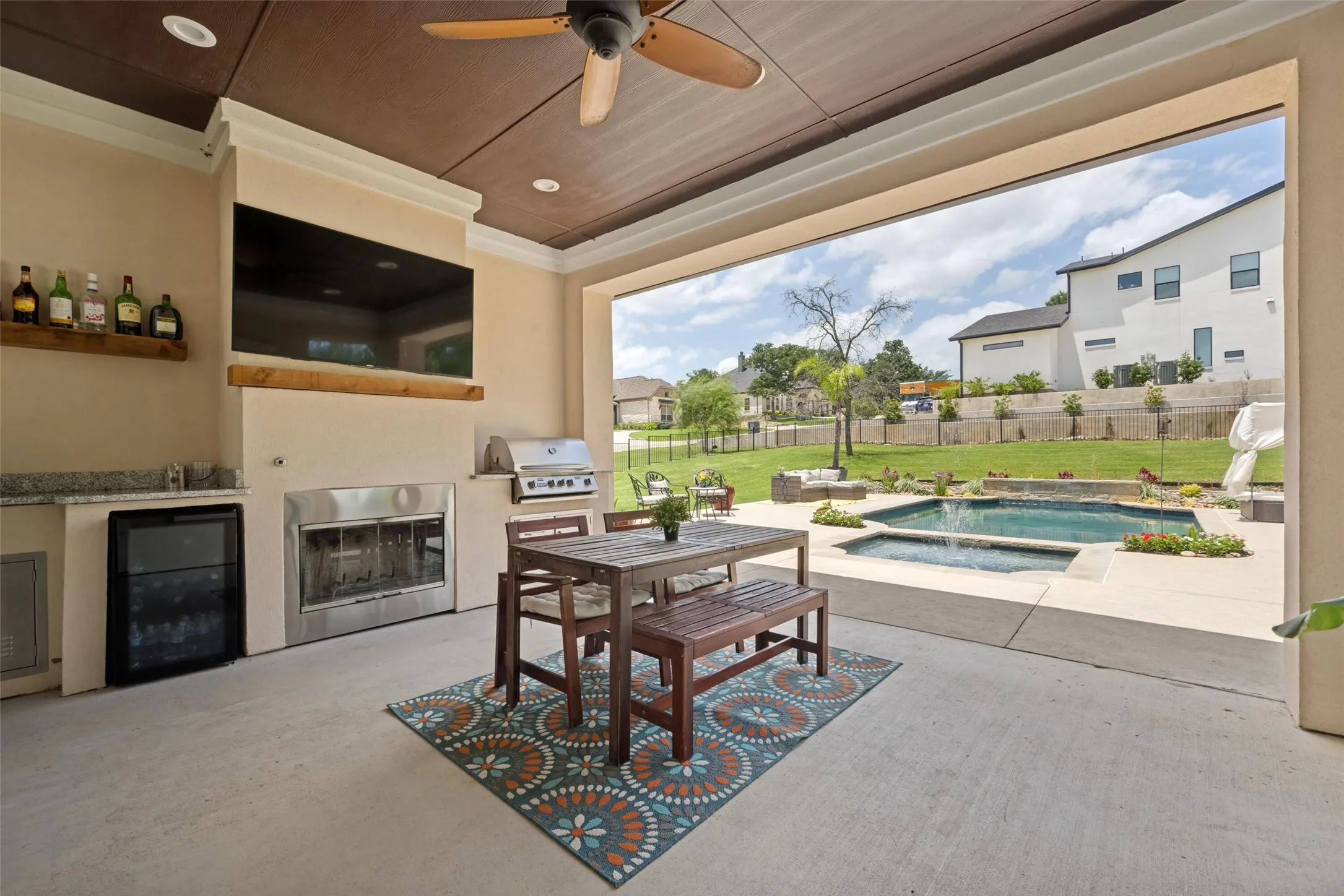 Single Family Residence For Sale in Denton County , 2501 Oak Bluff Drive, Corinth, Texas 76210, 4 Bedroom, 5 Bathroom, 4 Garage spaces, 3,499 Sqft, built in 2017, mls#21297539, Real Estate Agent in Corinth, Homes For Sale in Denton county, Homes For Sale in Corinth, Realtor in Corinth Texas, Real Estate Brokerage Independent Realty Texas, Luminita Cordes Realtor