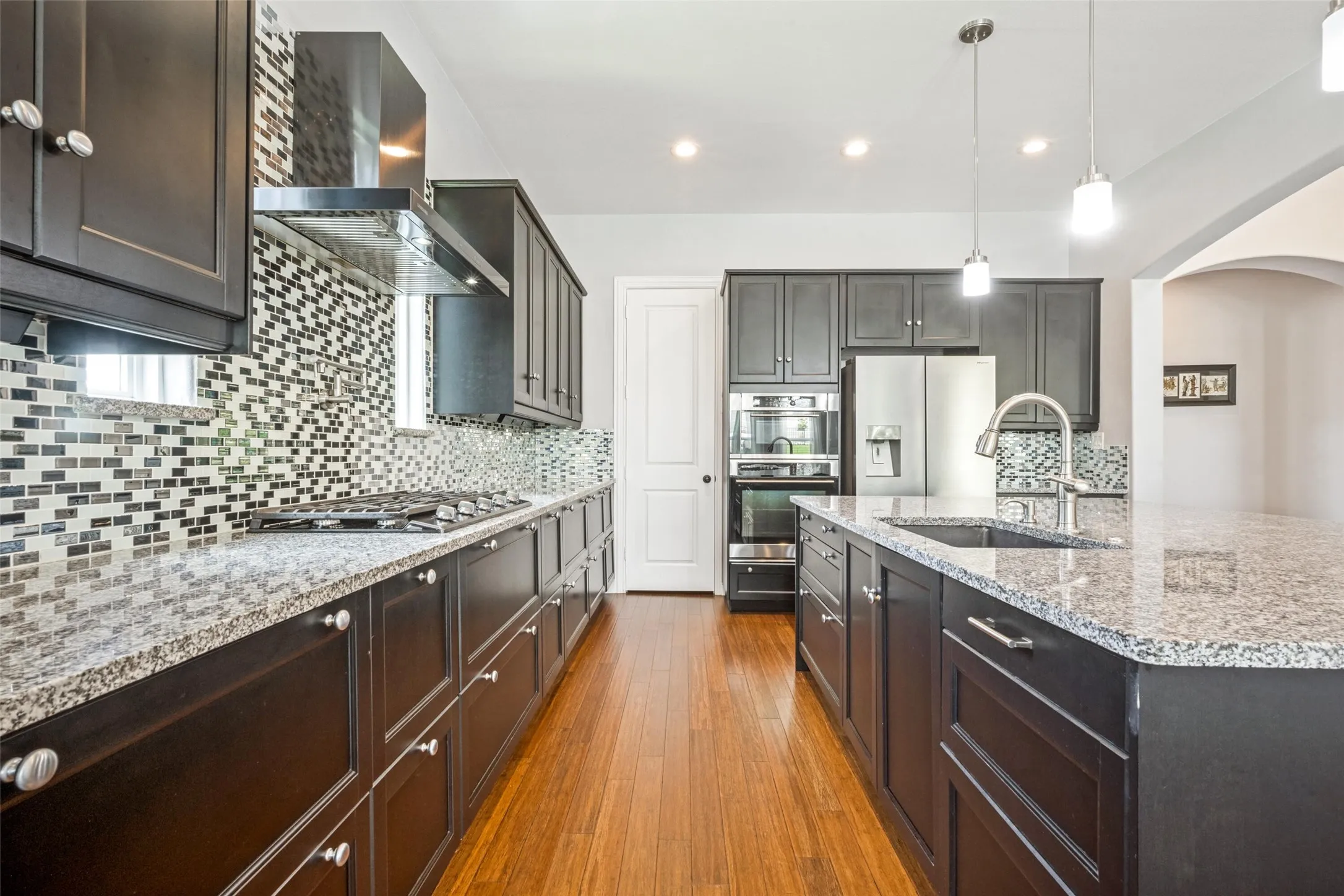 Single Family Residence For Sale in Denton County , 2501 Oak Bluff Drive, Corinth, Texas 76210, 4 Bedroom, 5 Bathroom, 4 Garage spaces, 3,499 Sqft, built in 2017, mls#21297539, Real Estate Agent in Corinth, Homes For Sale in Denton county, Homes For Sale in Corinth, Realtor in Corinth Texas, Real Estate Brokerage Independent Realty Texas, Luminita Cordes Realtor