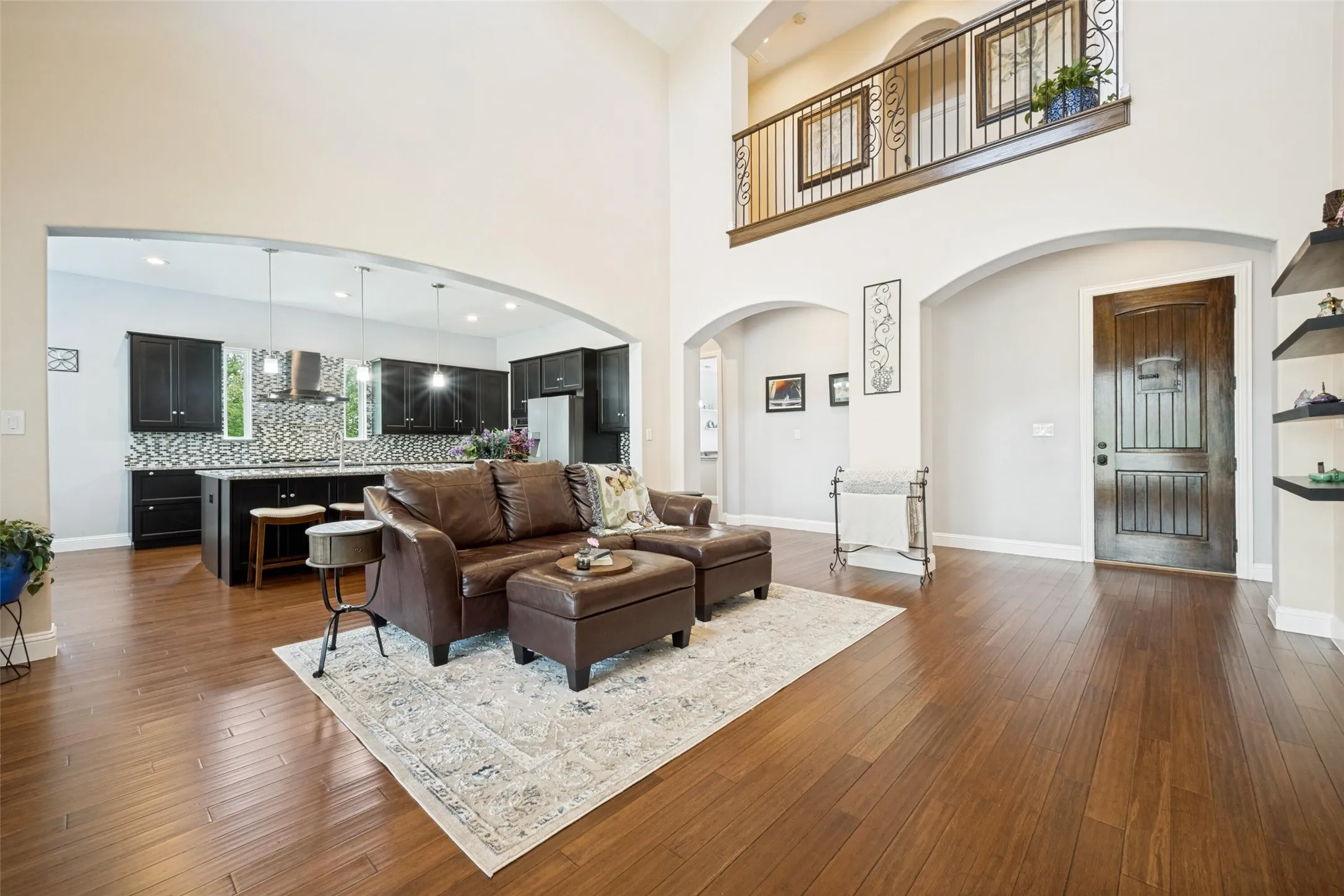 Single Family Residence For Sale in Denton County , 2501 Oak Bluff Drive, Corinth, Texas 76210, 4 Bedroom, 5 Bathroom, 4 Garage spaces, 3,499 Sqft, built in 2017, mls#21297539, Real Estate Agent in Corinth, Homes For Sale in Denton county, Homes For Sale in Corinth, Realtor in Corinth Texas, Real Estate Brokerage Independent Realty Texas, Luminita Cordes Realtor