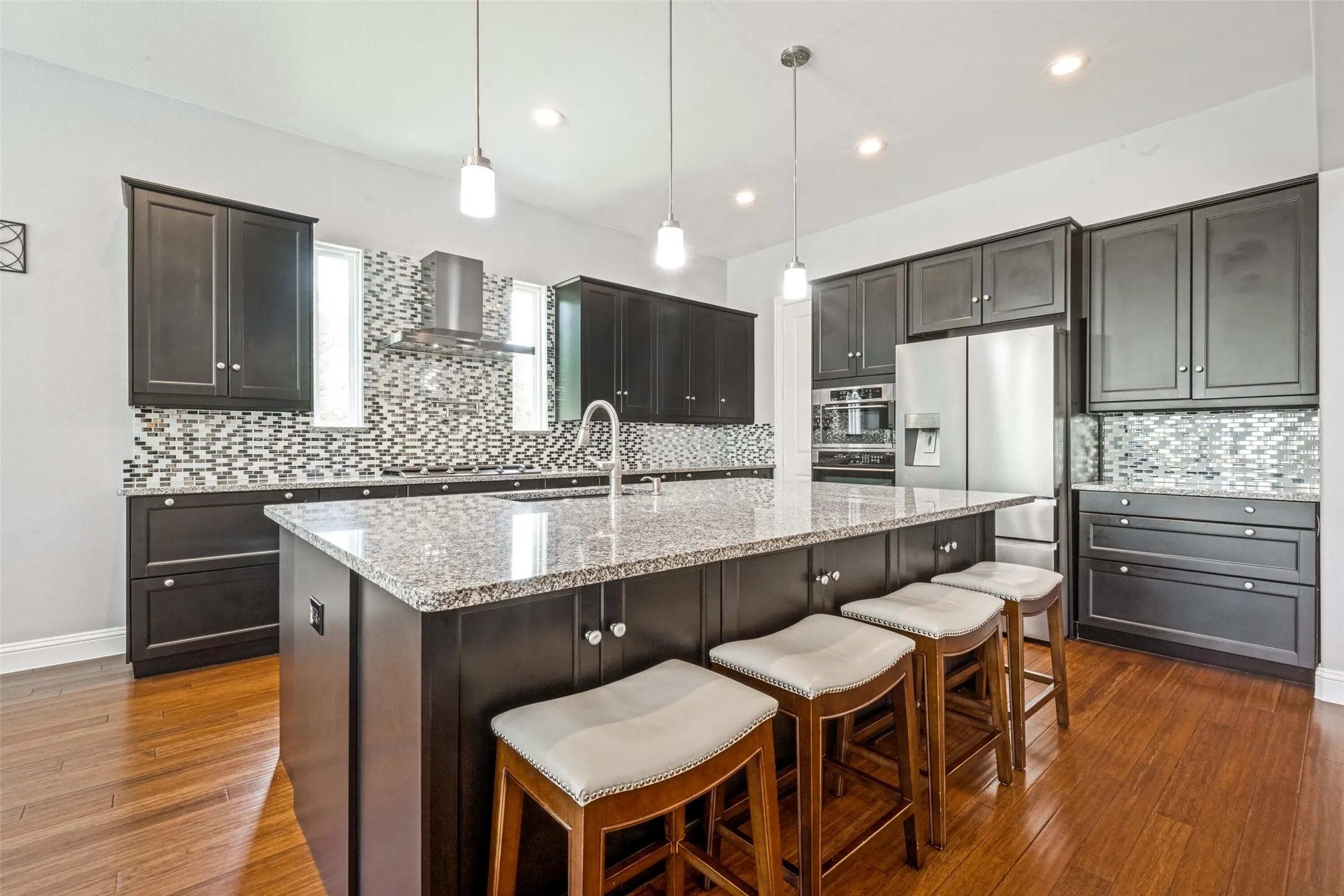 Single Family Residence For Sale in Denton County , 2501 Oak Bluff Drive, Corinth, Texas 76210, 4 Bedroom, 5 Bathroom, 4 Garage spaces, 3,499 Sqft, built in 2017, mls#21297539, Real Estate Agent in Corinth, Homes For Sale in Denton county, Homes For Sale in Corinth, Realtor in Corinth Texas, Real Estate Brokerage Independent Realty Texas, Luminita Cordes Realtor