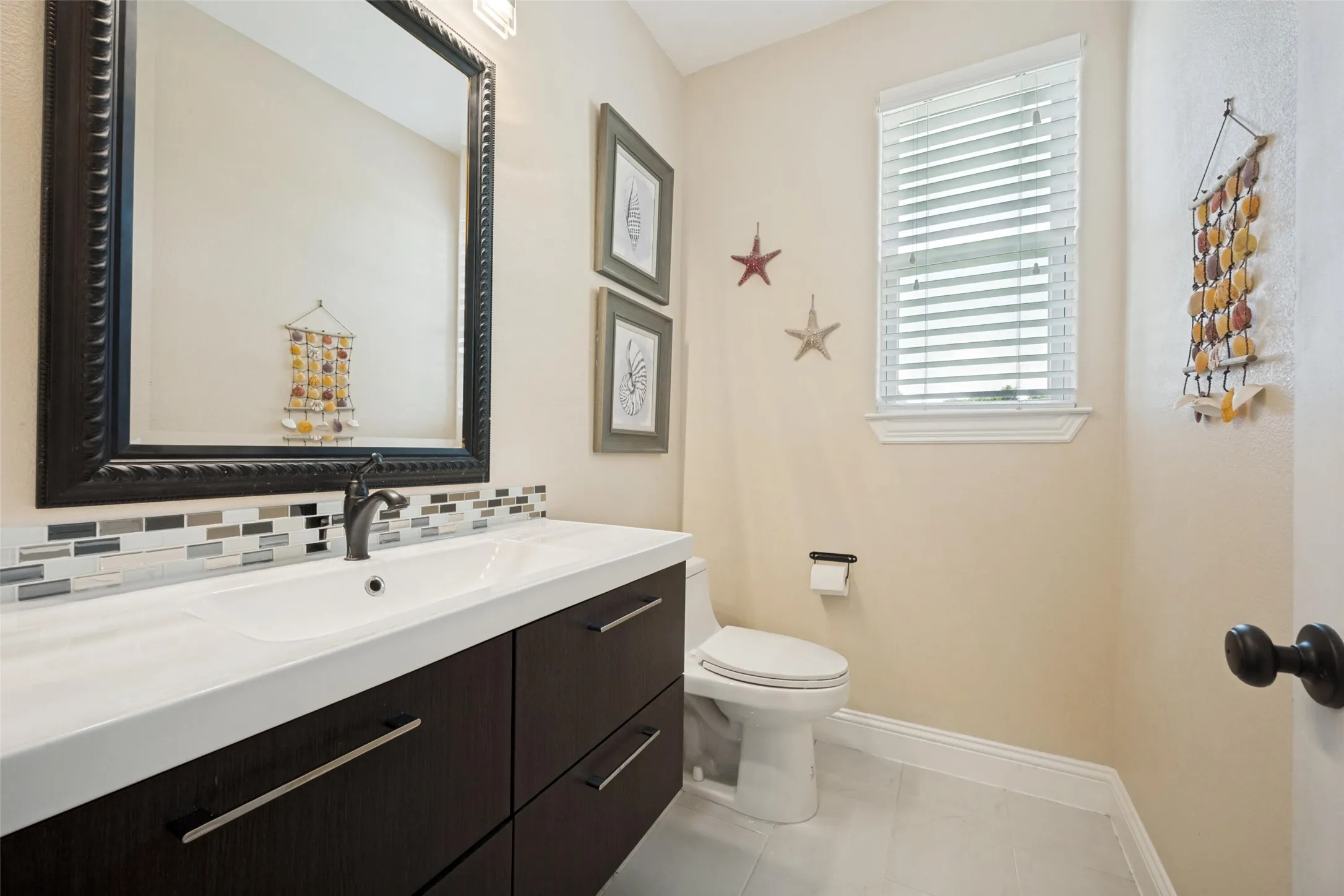 Single Family Residence For Sale in Denton County , 2501 Oak Bluff Drive, Corinth, Texas 76210, 4 Bedroom, 5 Bathroom, 4 Garage spaces, 3,499 Sqft, built in 2017, mls#21297539, Real Estate Agent in Corinth, Homes For Sale in Denton county, Homes For Sale in Corinth, Realtor in Corinth Texas, Real Estate Brokerage Independent Realty Texas, Luminita Cordes Realtor