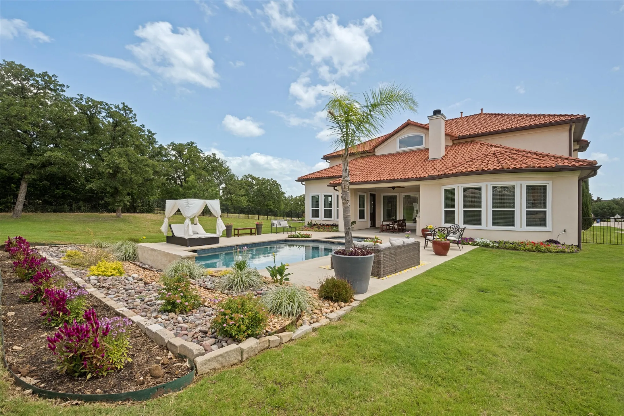 Single Family Residence For Sale in Denton County , 2501 Oak Bluff Drive, Corinth, Texas 76210, 4 Bedroom, 5 Bathroom, 4 Garage spaces, 3,499 Sqft, built in 2017, mls#21297539, Real Estate Agent in Corinth, Homes For Sale in Denton county, Homes For Sale in Corinth, Realtor in Corinth Texas, Real Estate Brokerage Independent Realty Texas, Luminita Cordes Realtor
